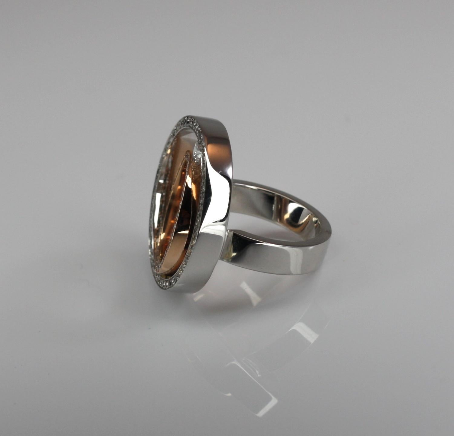 Georgios Collections 18 Karat Weiß- und Roségold Runder Diamant-Lünette-Ring im Zustand „Neu“ im Angebot in Astoria, NY