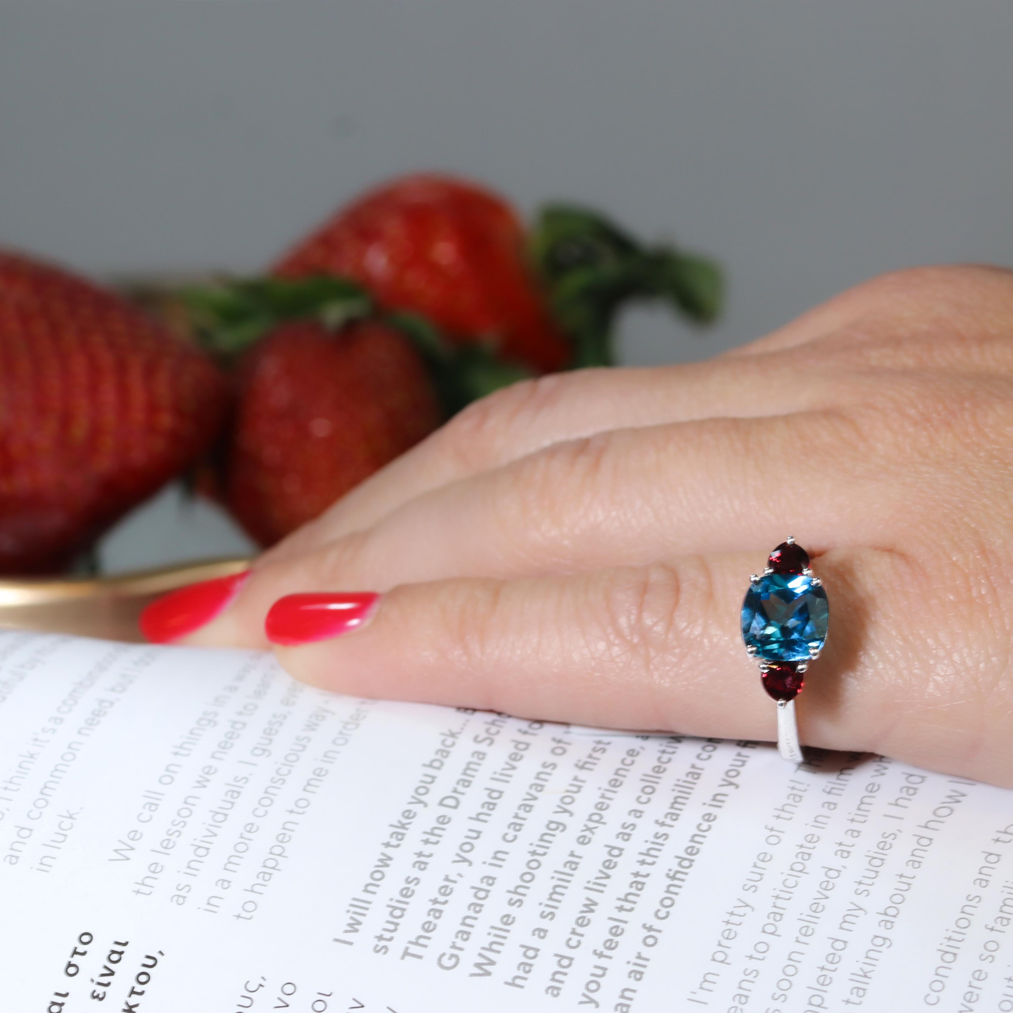 Georgios Collections 18 Karat White Blue Topaz Cushion Ring with Rubies Pour femmes en vente