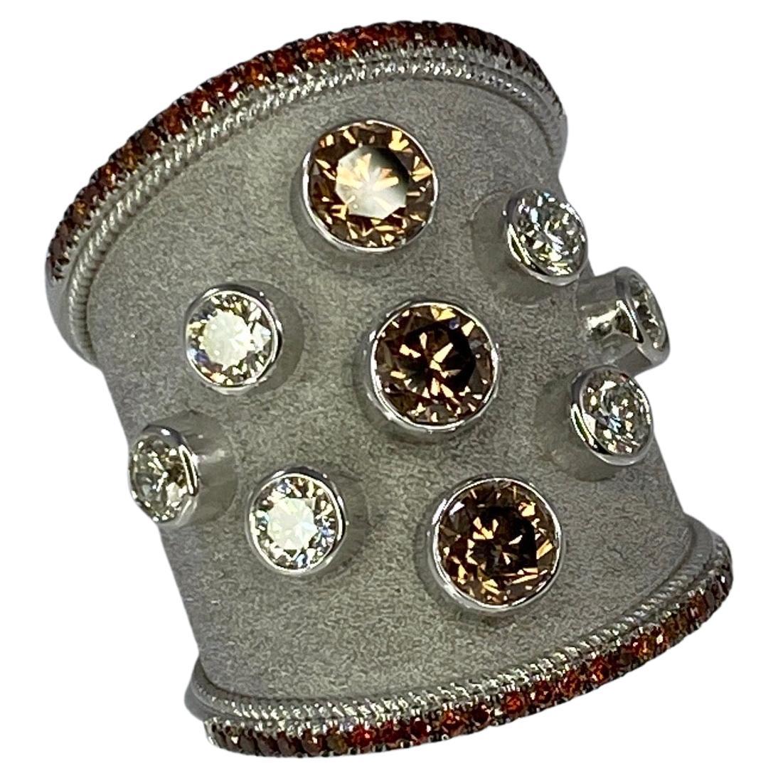 Georgios Kollektionen 18 Karat Weißgold und breiter Ring mit weißen und braunen Diamanten 