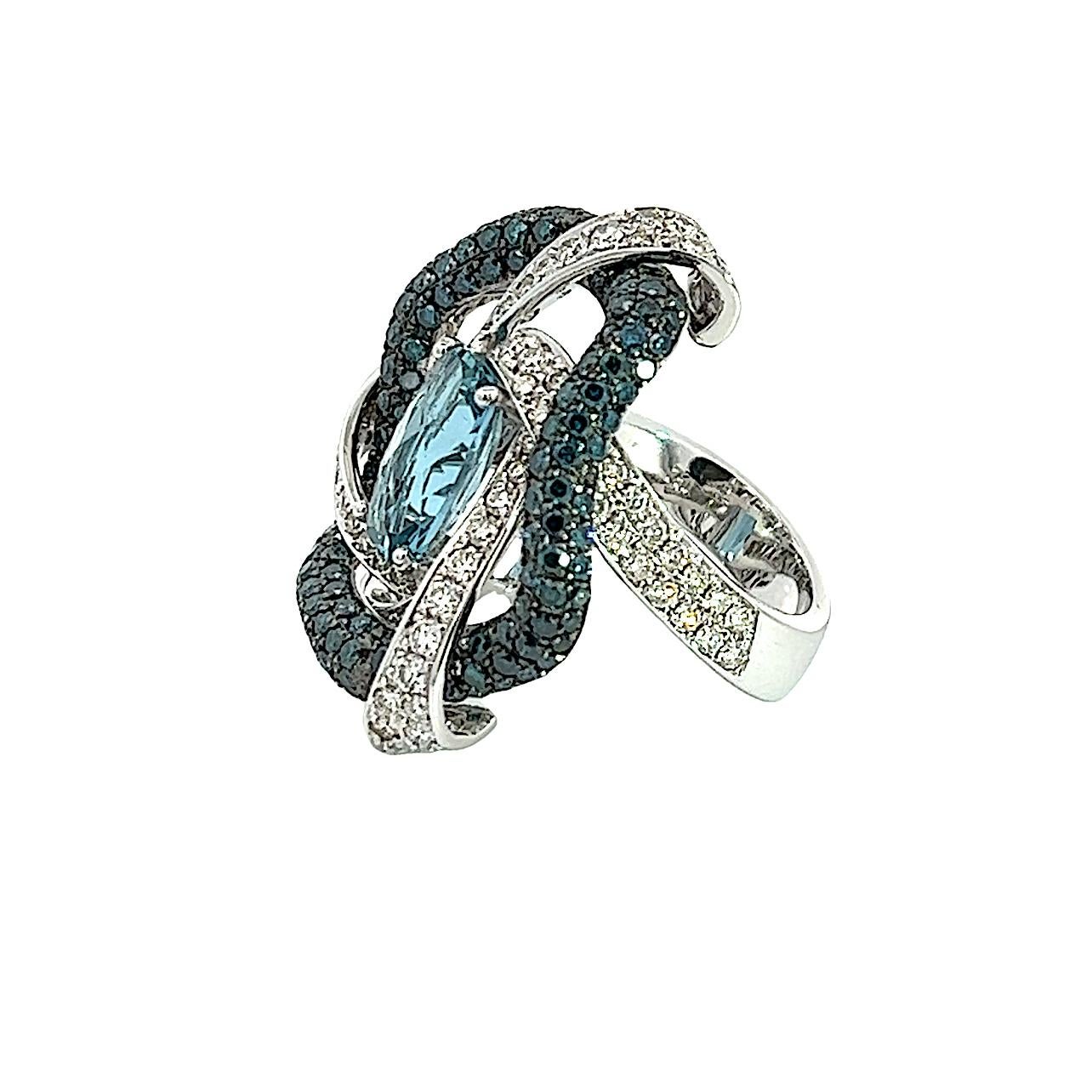 Georgios Kollektionen 18 Karat Weißgold Aquamarin-Ring mit blauem und weißem und weißem Diamanten im Zustand „Neu“ im Angebot in Astoria, NY