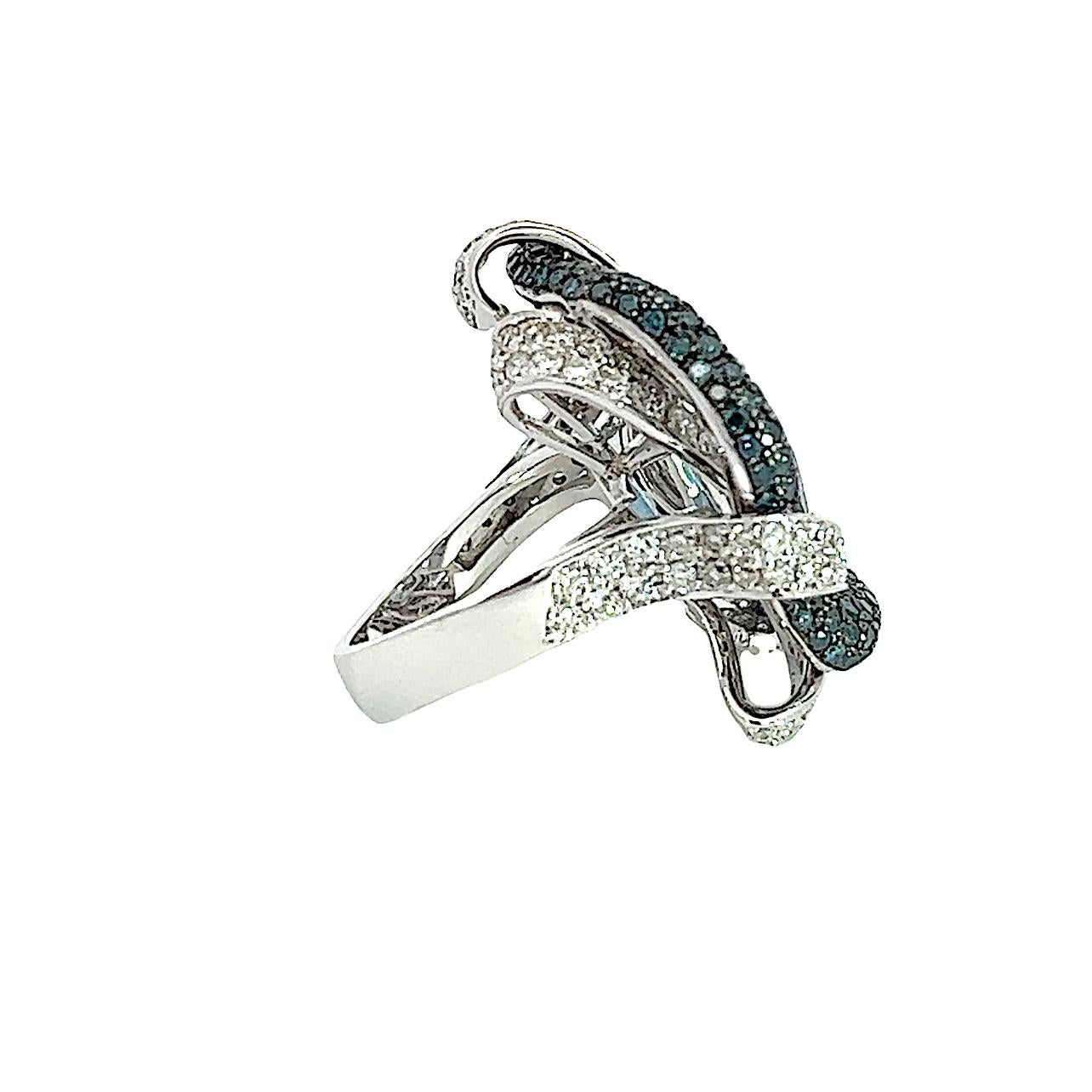 Georgios Kollektionen 18 Karat Weißgold Aquamarin-Ring mit blauem und weißem und weißem Diamanten im Angebot 2
