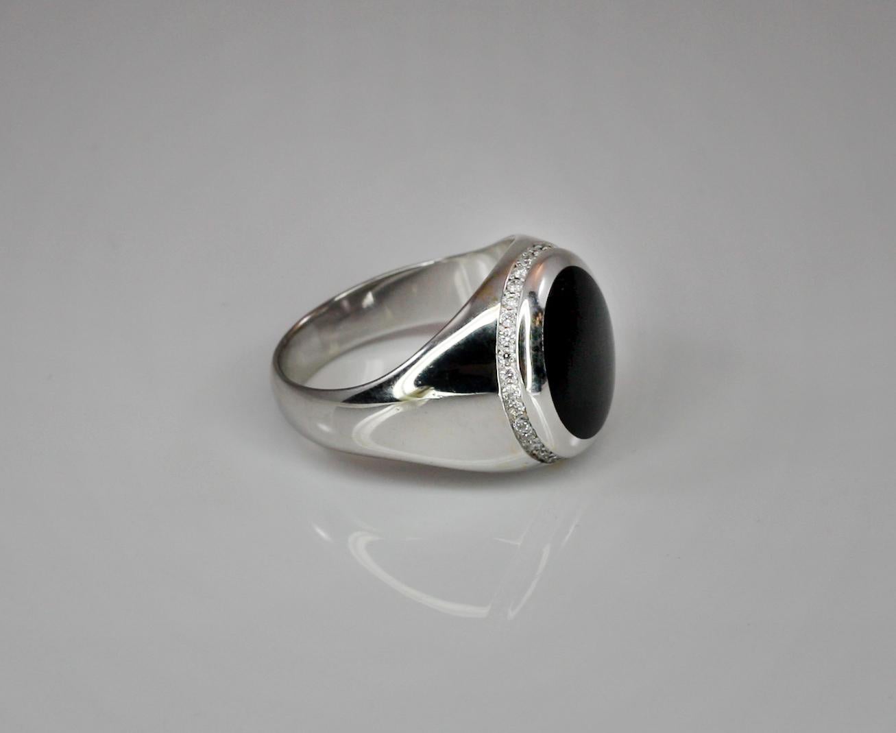 Contemporain Georgios Collections Bague à anneau en or blanc 18 carats, onyx noir et diamants en vente