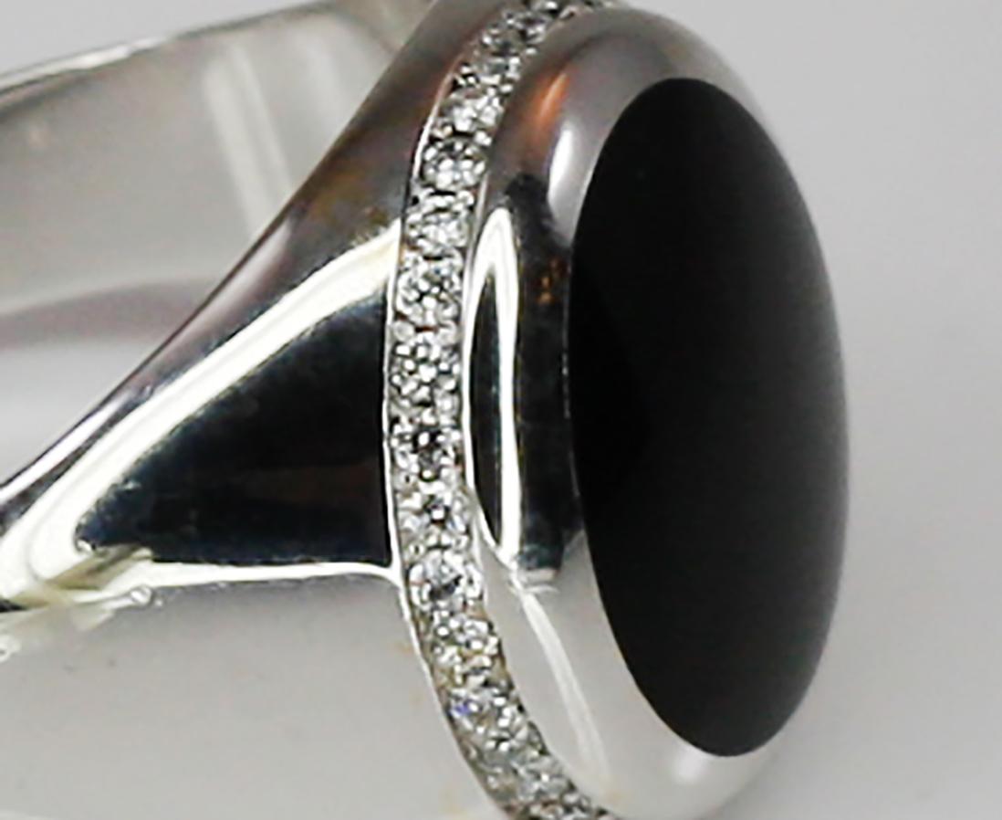 Georgios Collections Bague à anneau en or blanc 18 carats, onyx noir et diamants en vente 3