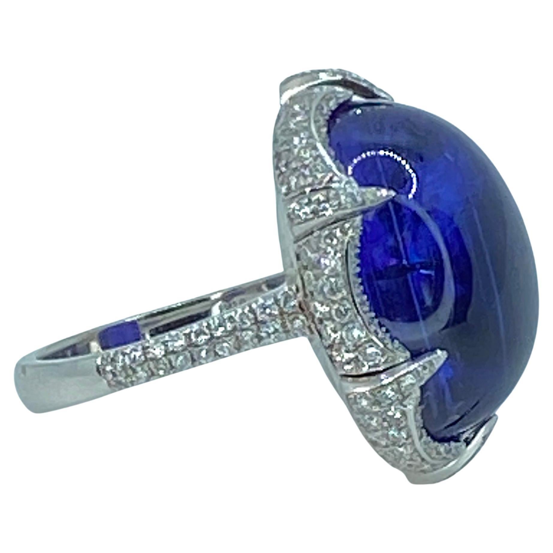 Georgios Collections Bague jonc en or blanc 18 carats avec tanzanite cabochon et diamants en vente