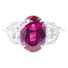 Georgios Collections, bague en or blanc 18 carats, diamants Cadillac, rubis ovale naturel