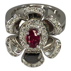 Georgios Collections Anillo de oro blanco de 18 quilates con diamantes y pétalos florales de rubí