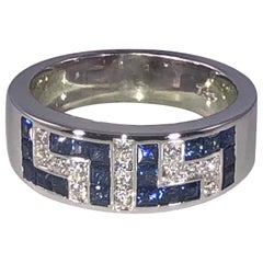 Collections Georgios en or blanc 18 carats et diamants  Bague à anneau de clé grecque saphir