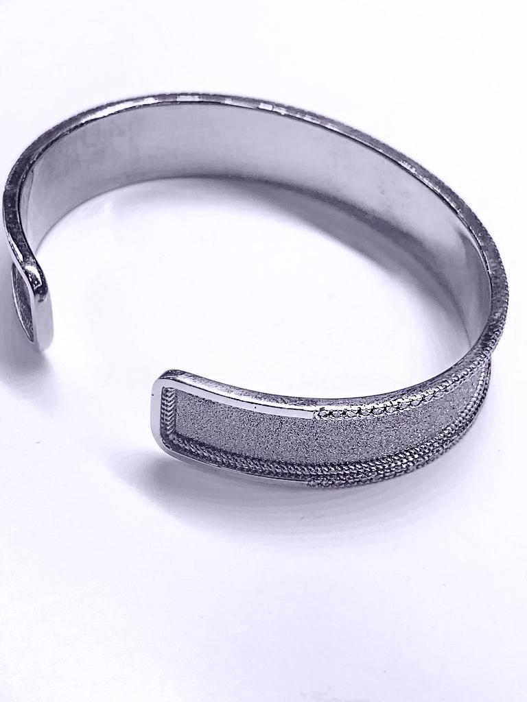 Round Cut Georgios Collections 18 Karat White Gold Diamond Bangle Bracelet For Sale