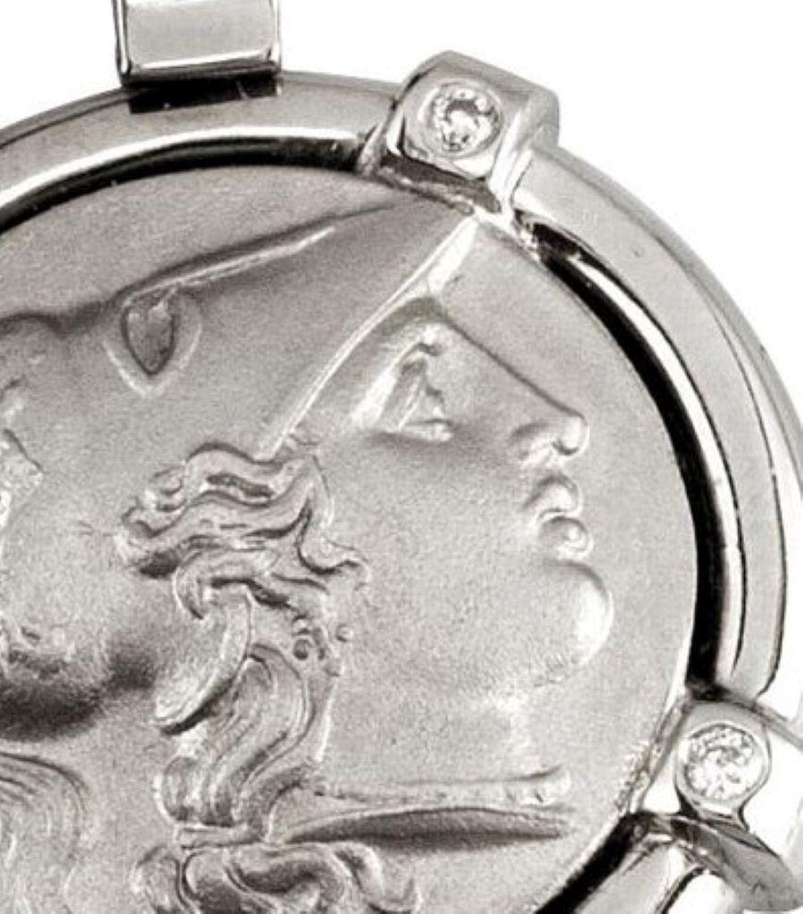 Georgios Collections 18 Karat Weißgold Diamantmünze-Anhänger Halskette von Athena im Angebot 2