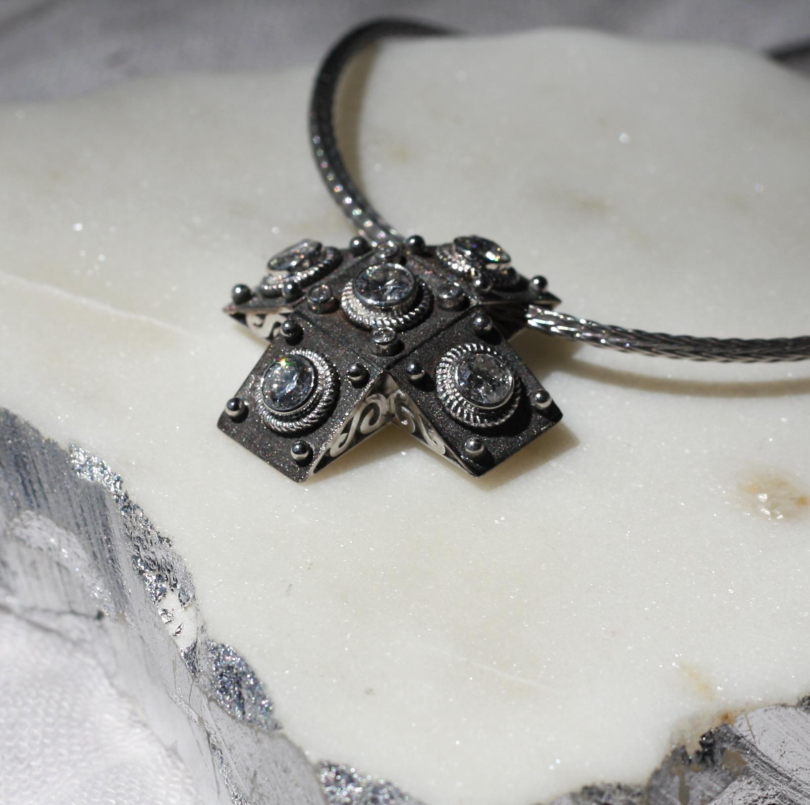da uomo o donna Collana Georgios Collections con croce di diamanti e corda in oro bianco 18 carati in vendita