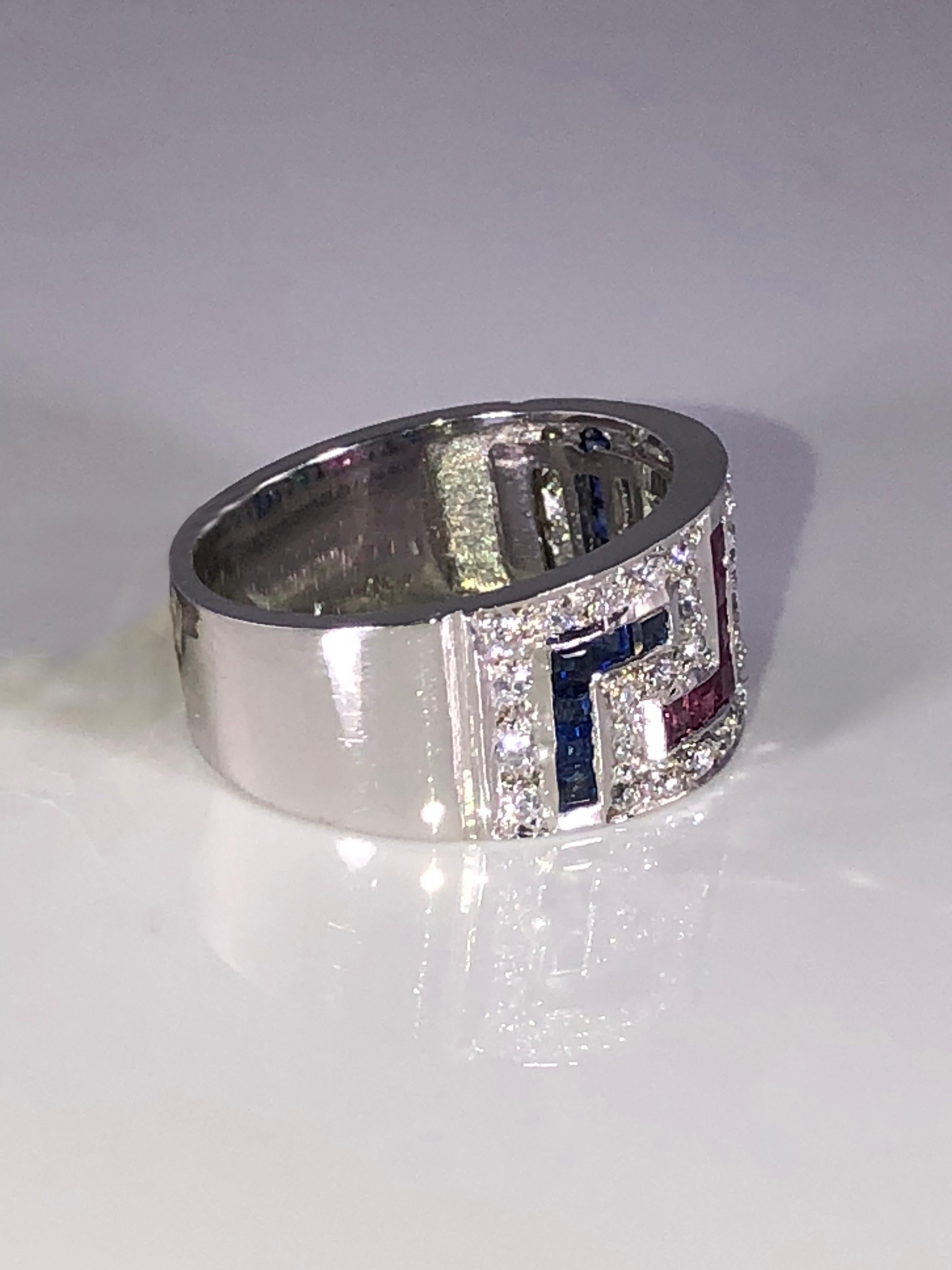 Taille princesse Porte-clés Georgios Collections en or blanc 18 carats, diamant, saphir, rubis et émeraude en vente