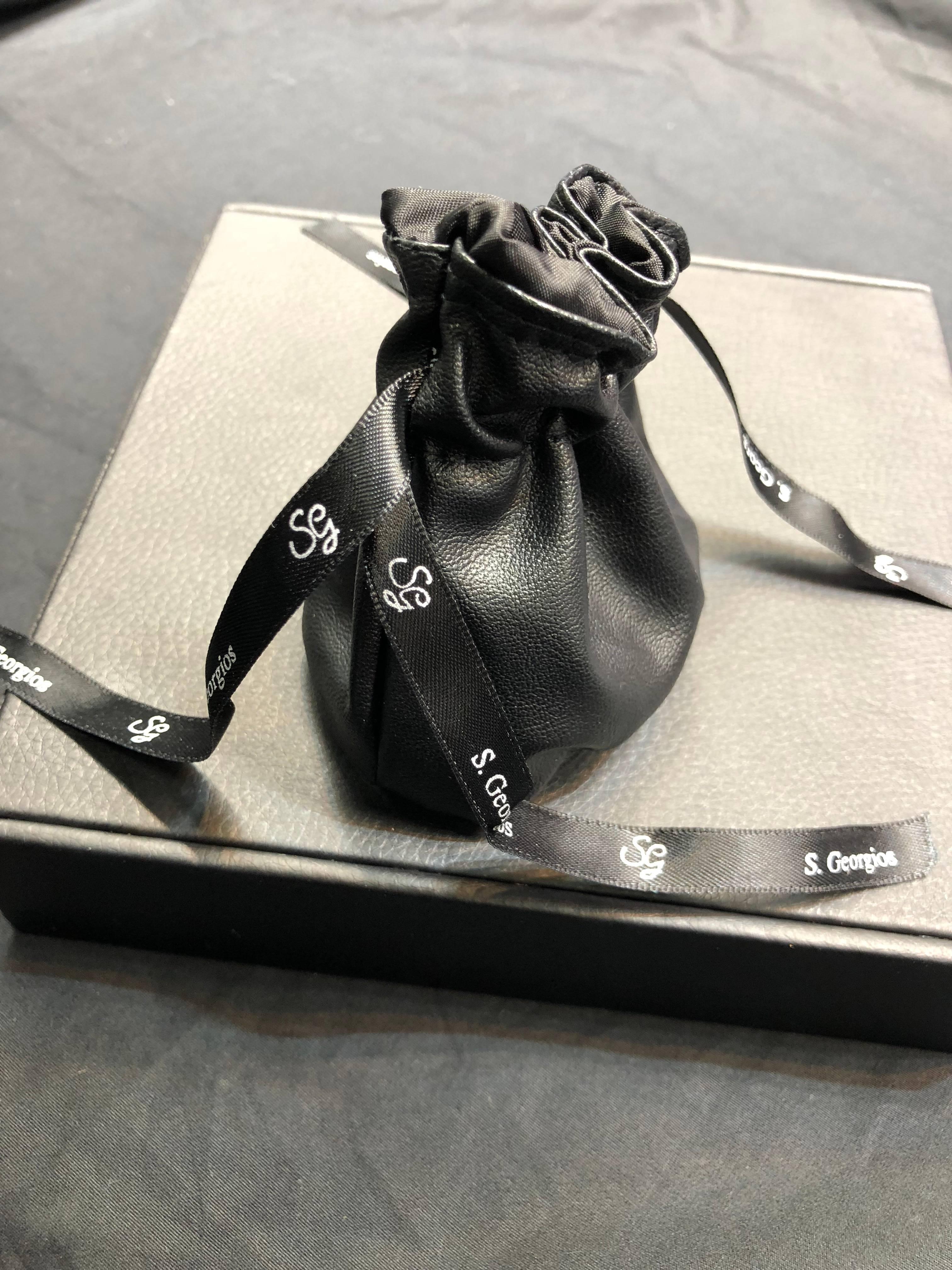 Porte-clés Georgios Collections en or blanc 18 carats, diamant, saphir, rubis et émeraude en vente 2