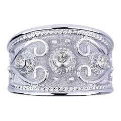 Anello a fascia larga con diamante in oro bianco 18 carati con granulazione di Georgios Collections