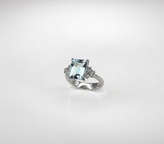 Georgios Collections Bague en or blanc 18 carats:: aigue-marine taille émeraude et diamant