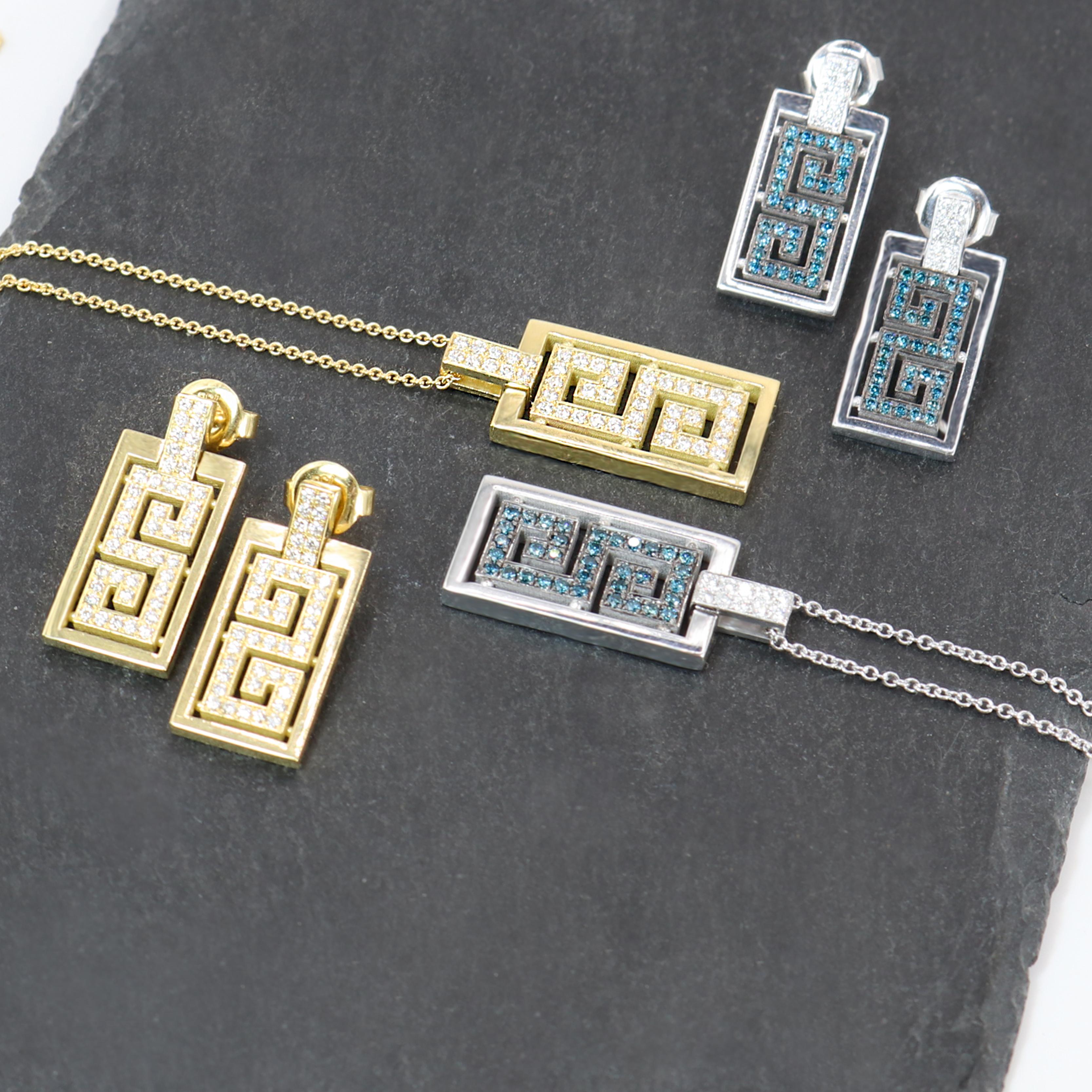 Ciondolo con diamante blu Georgios Collections in oro bianco 18 carati con design a chiave greca in vendita 2