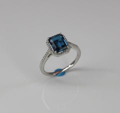 Georgios Collections: 18 Karat Weißgold Londoner Blautopas-Ring mit Diamanten
