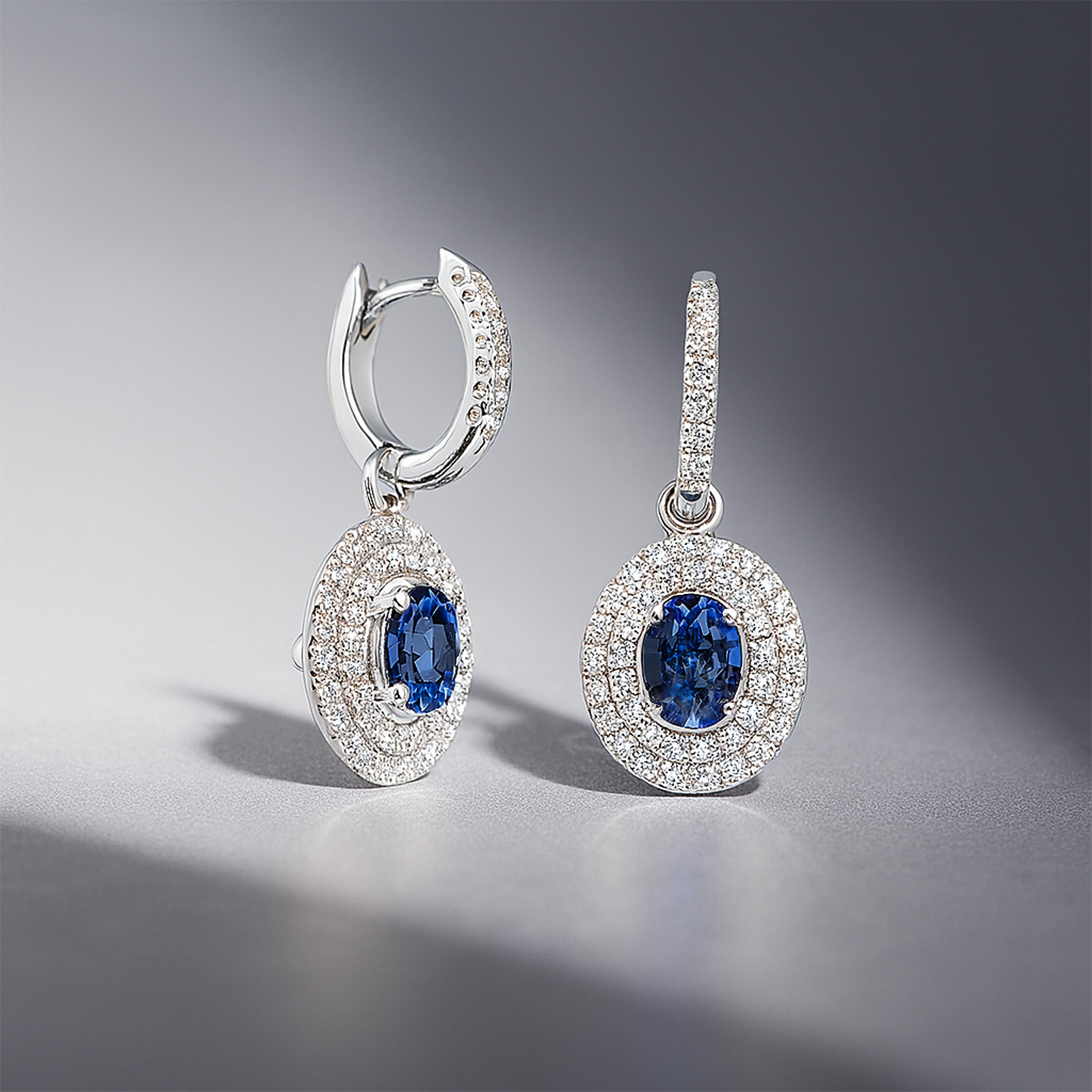 Georgios Collections Boucles d'oreilles en or blanc 18 carats avec saphirs ovales et diamants Neuf - En vente à Astoria, NY