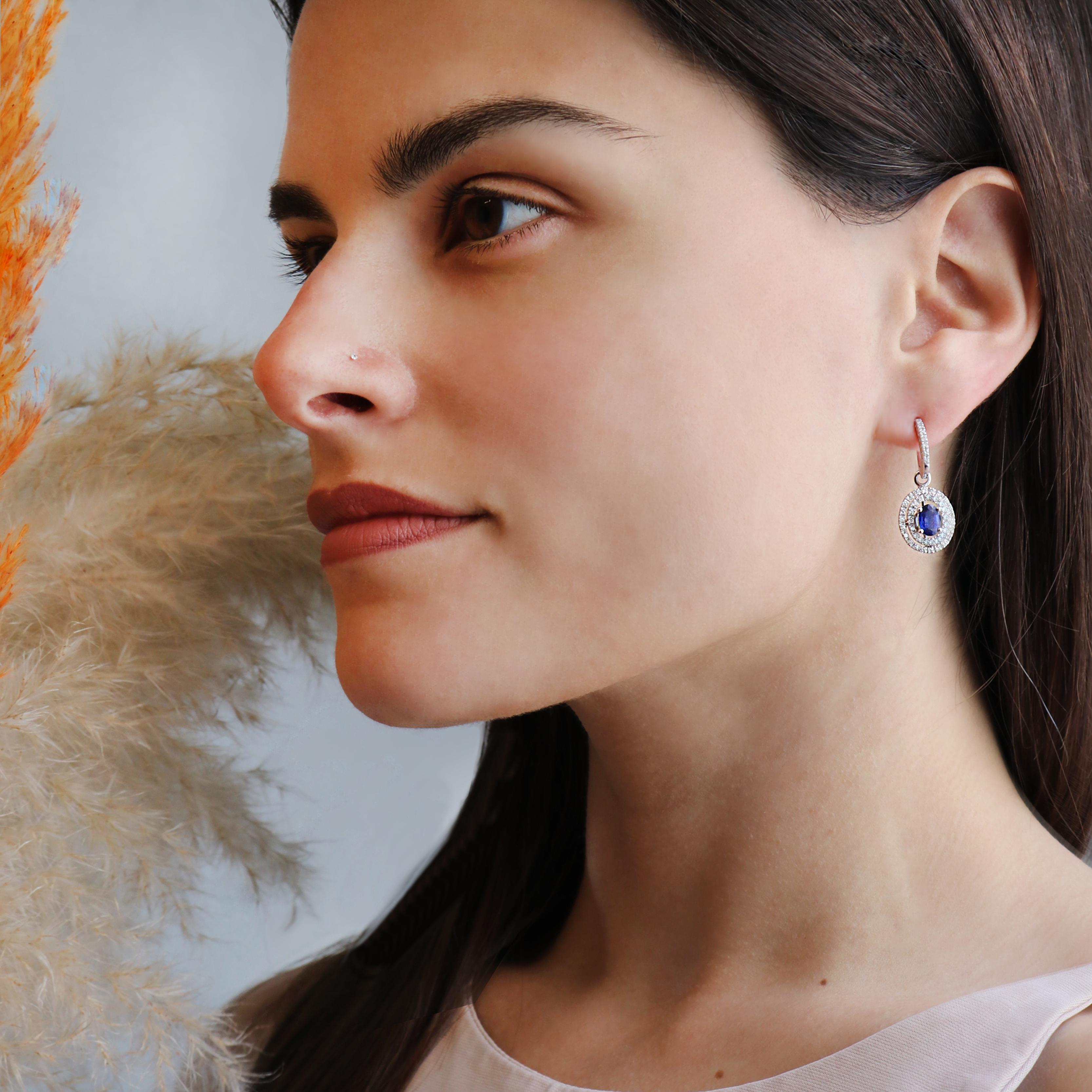 Georgios Collections Boucles d'oreilles en or blanc 18 carats avec saphirs ovales et diamants en vente 1