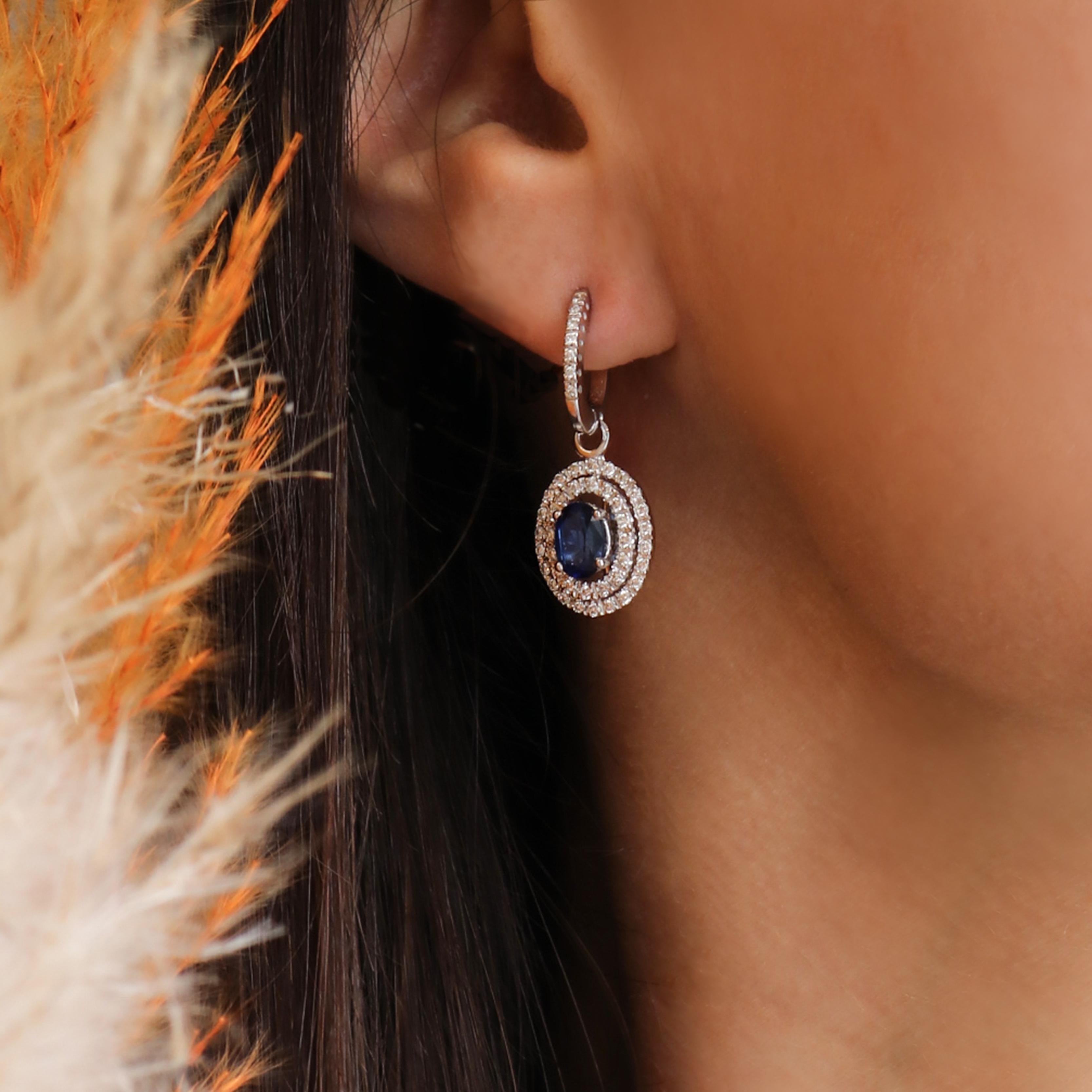 Georgios Collections Boucles d'oreilles en or blanc 18 carats avec saphirs ovales et diamants en vente 3