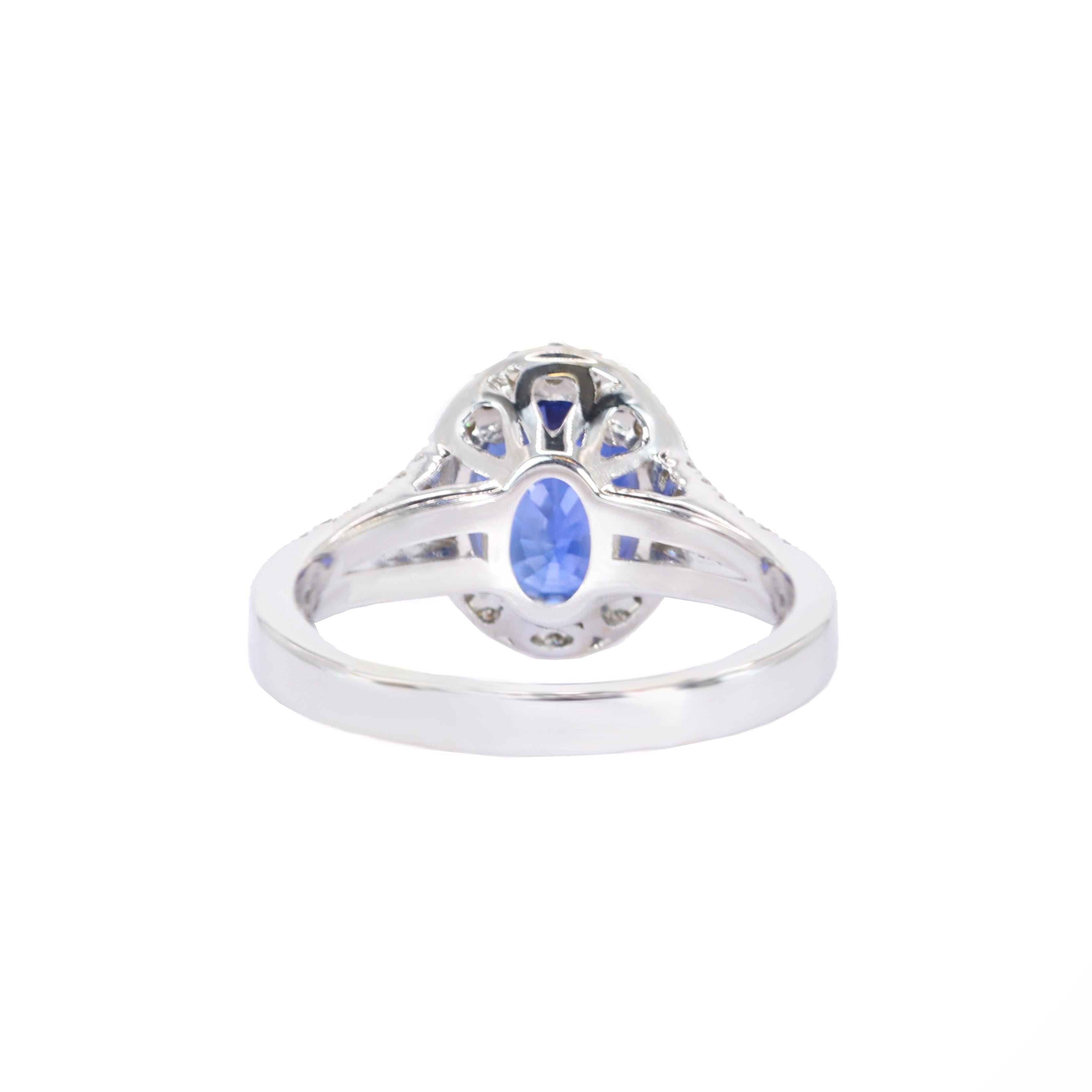 Georgios Collections 18 Karat White Gold Oval Sapphire Ring with Diamonds (Ovalschliff) im Angebot