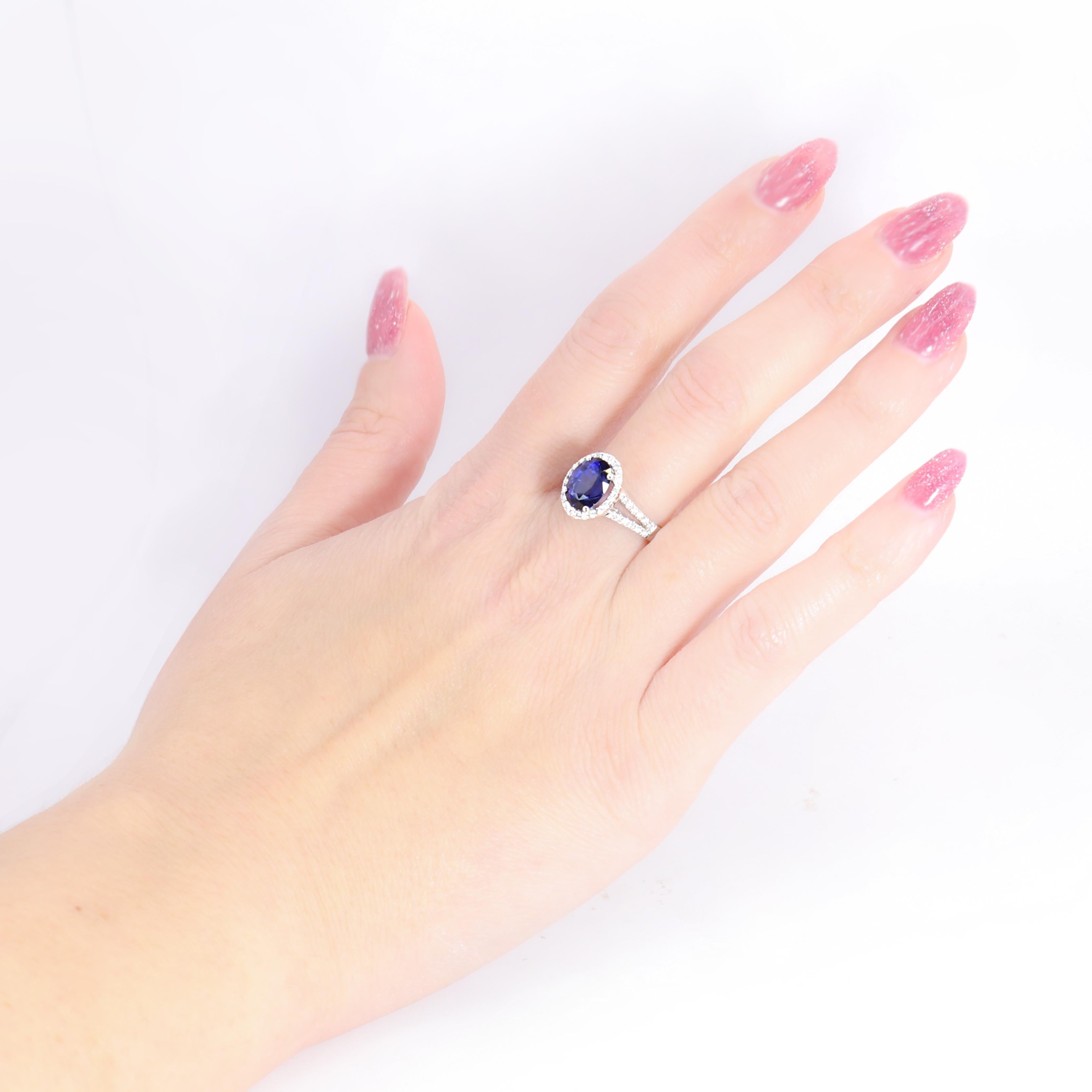 Georgios Collections 18 Karat White Gold Oval Sapphire Ring with Diamonds Damen im Angebot