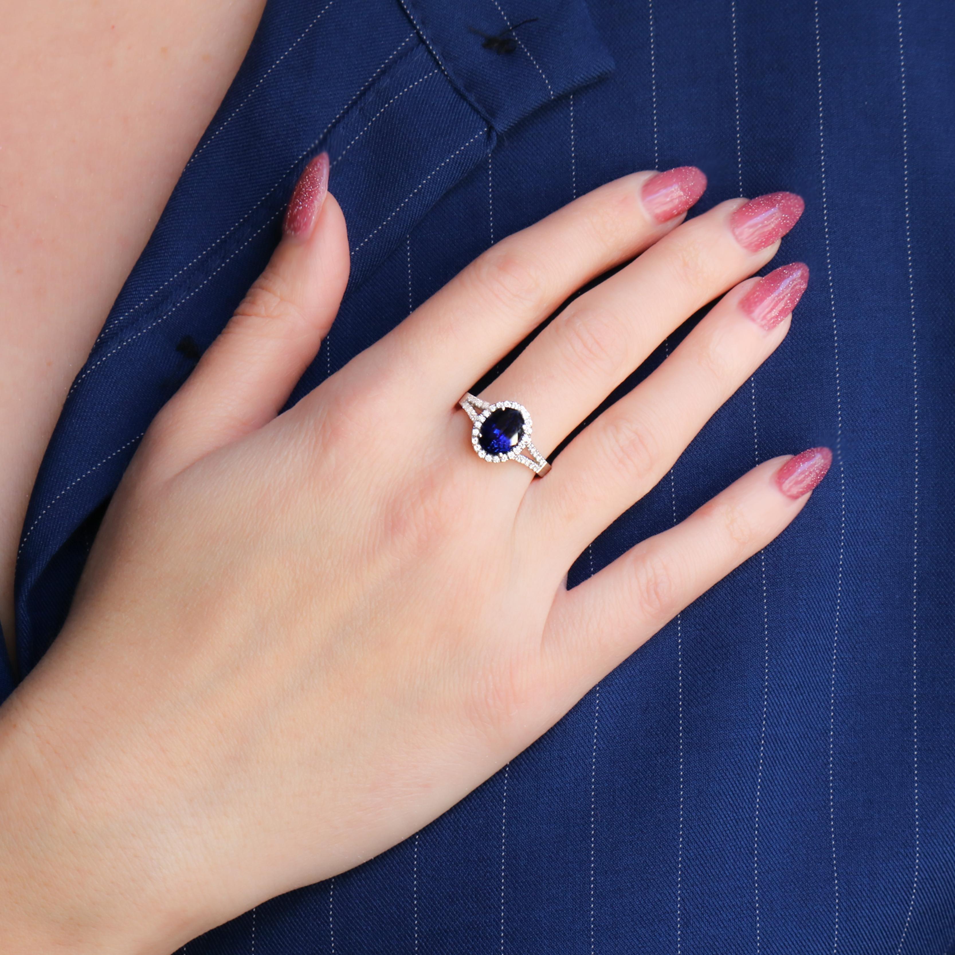 Georgios Collections 18 Karat White Gold Oval Sapphire Ring with Diamonds im Angebot 2