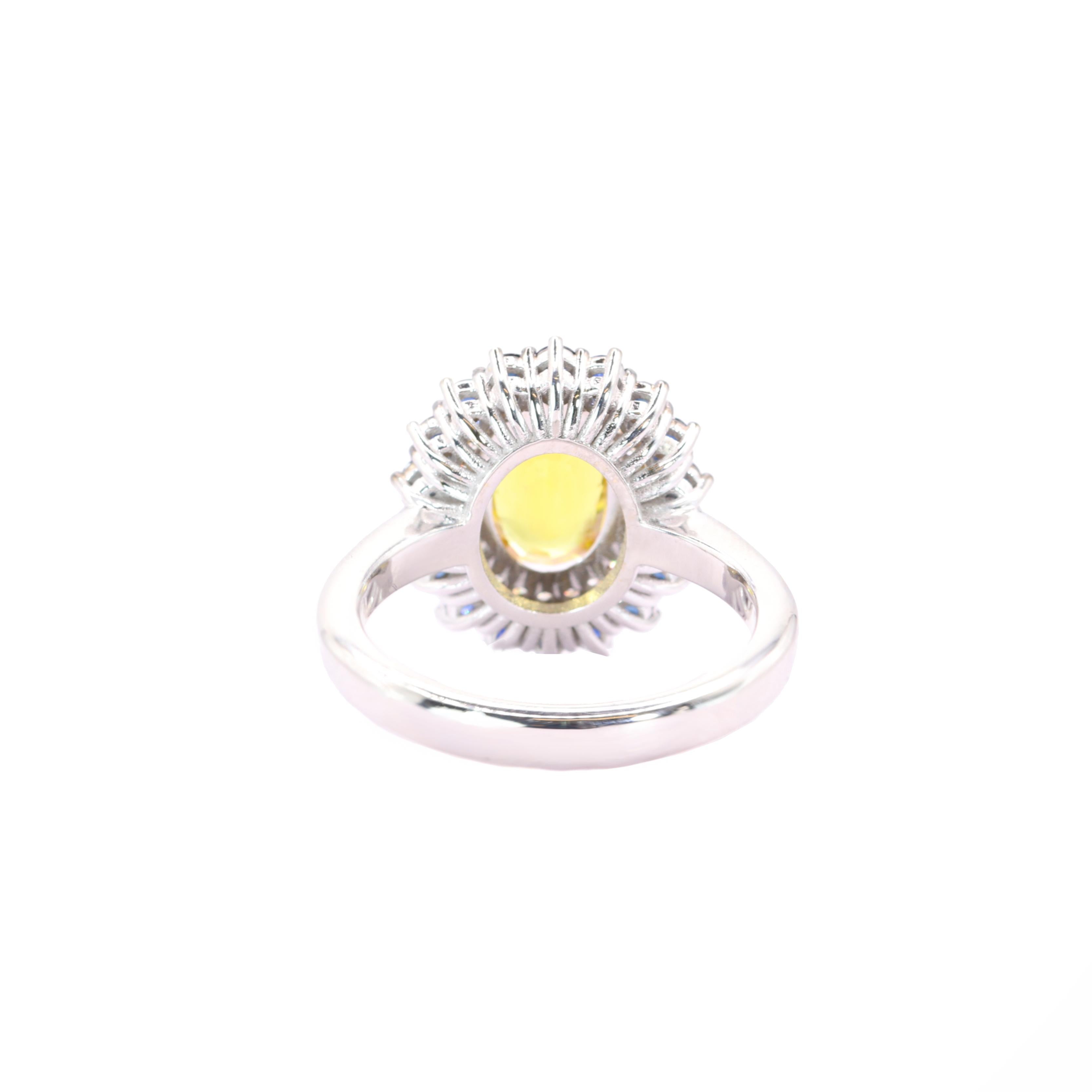 Georgios Collections 18 Karat White Gold Oval Yellow Sapphire Ring with Diamonds (Tropfenschliff) im Angebot