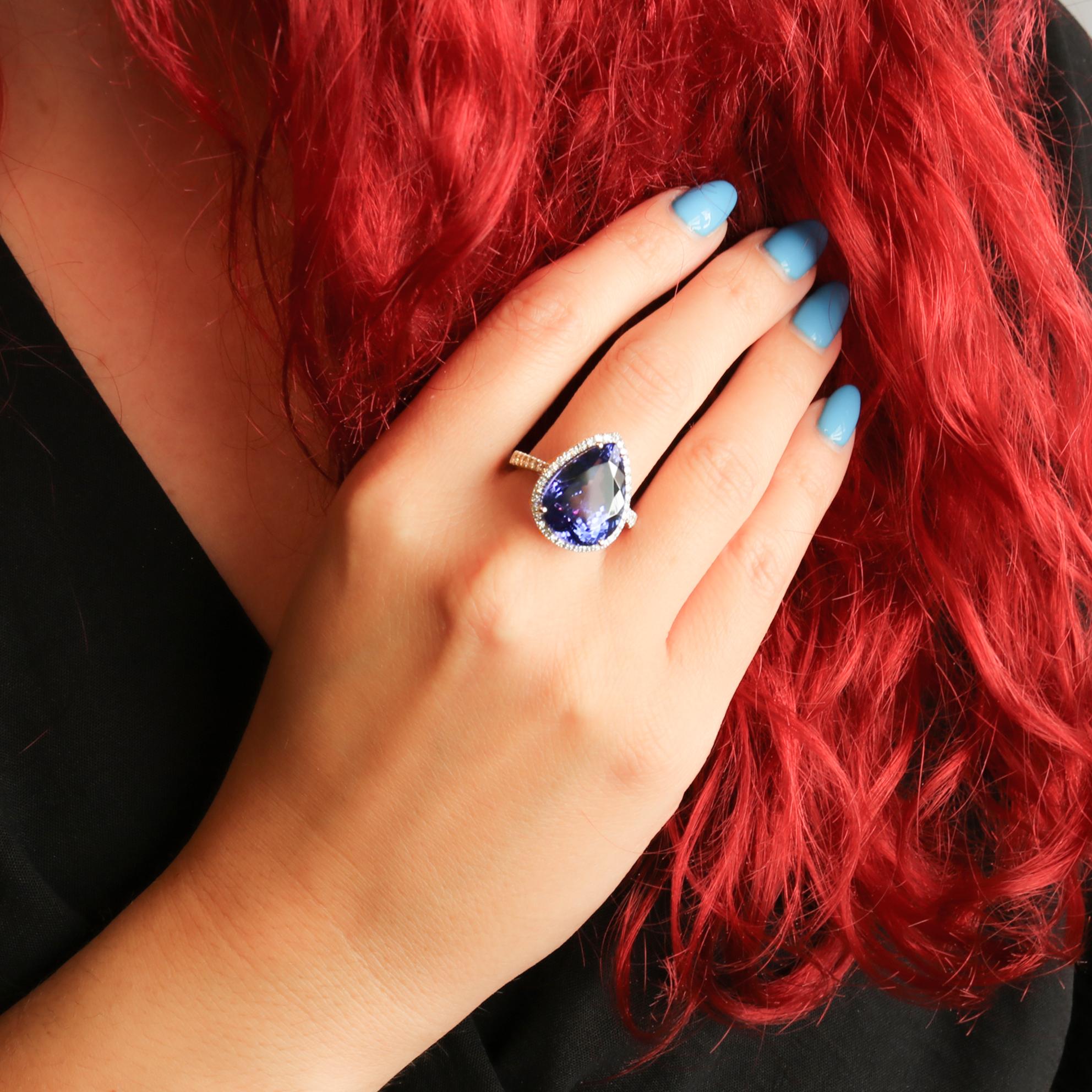 Anello con tanzanite a pera e diamanti in oro bianco 18 carati Georgios Collections in vendita 5