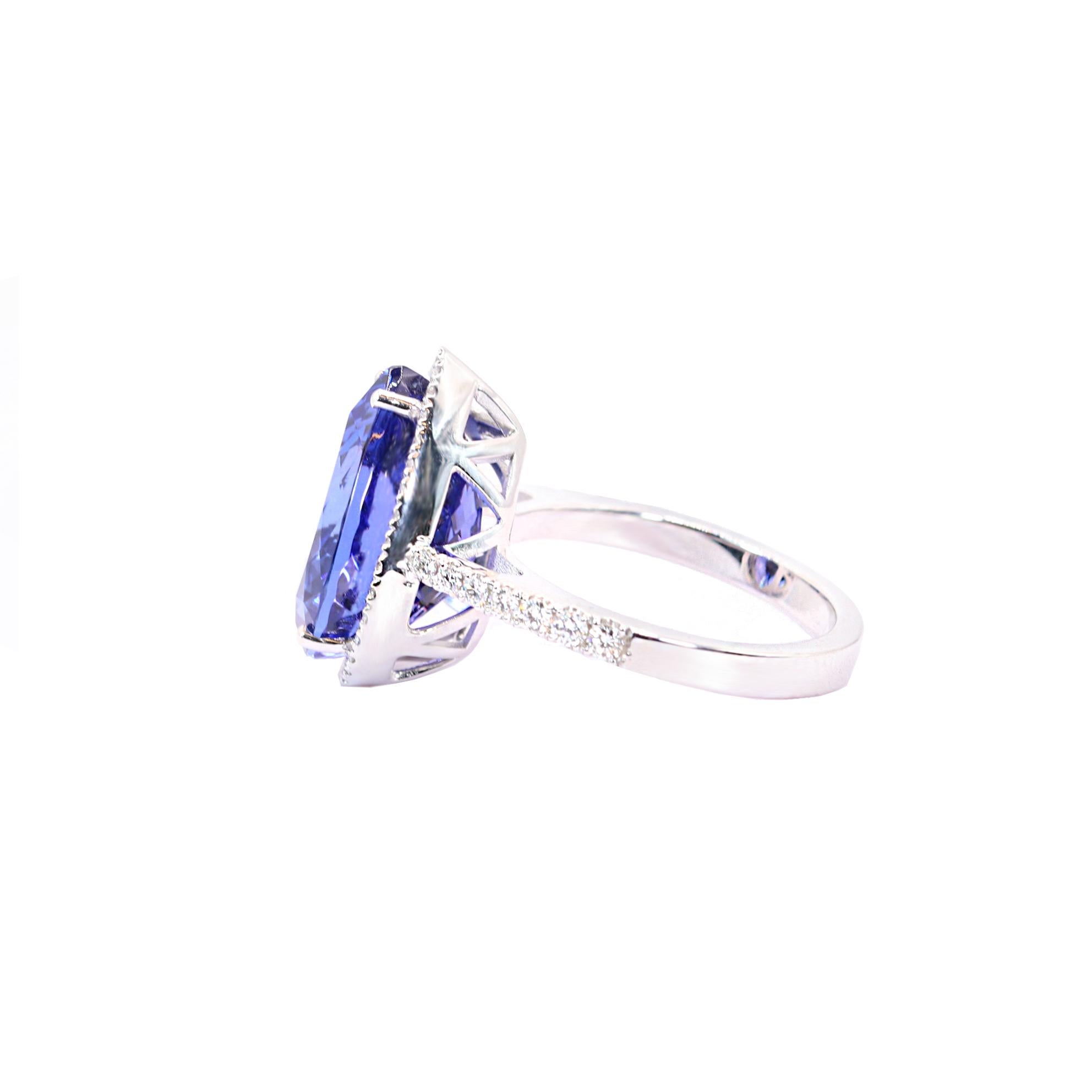 Contemporaneo Anello con tanzanite a pera e diamanti in oro bianco 18 carati Georgios Collections in vendita