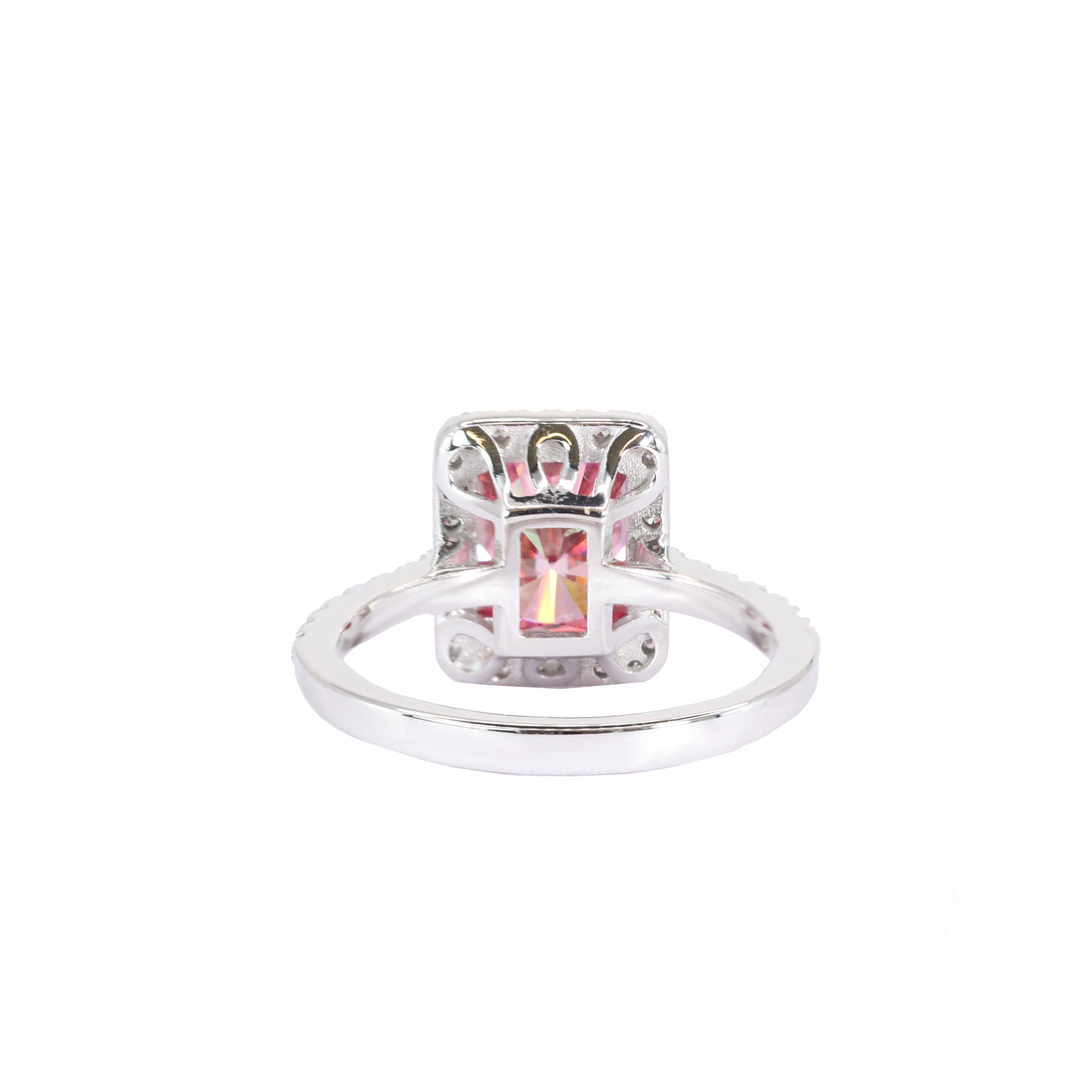 Taille émeraude Georgios Collections, bague en or blanc 18 carats avec Moissanite rose et diamants en vente