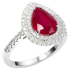 Bague « Regal » en or blanc 18 carats de la collection Georgios, sertie d'un rubis en forme de poire et de diamants