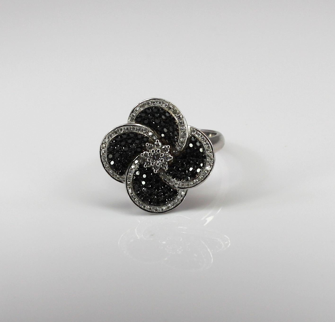 Contemporary Georgios Collections 18 Karat White Gold Ring with White and Black Diamond For Sale