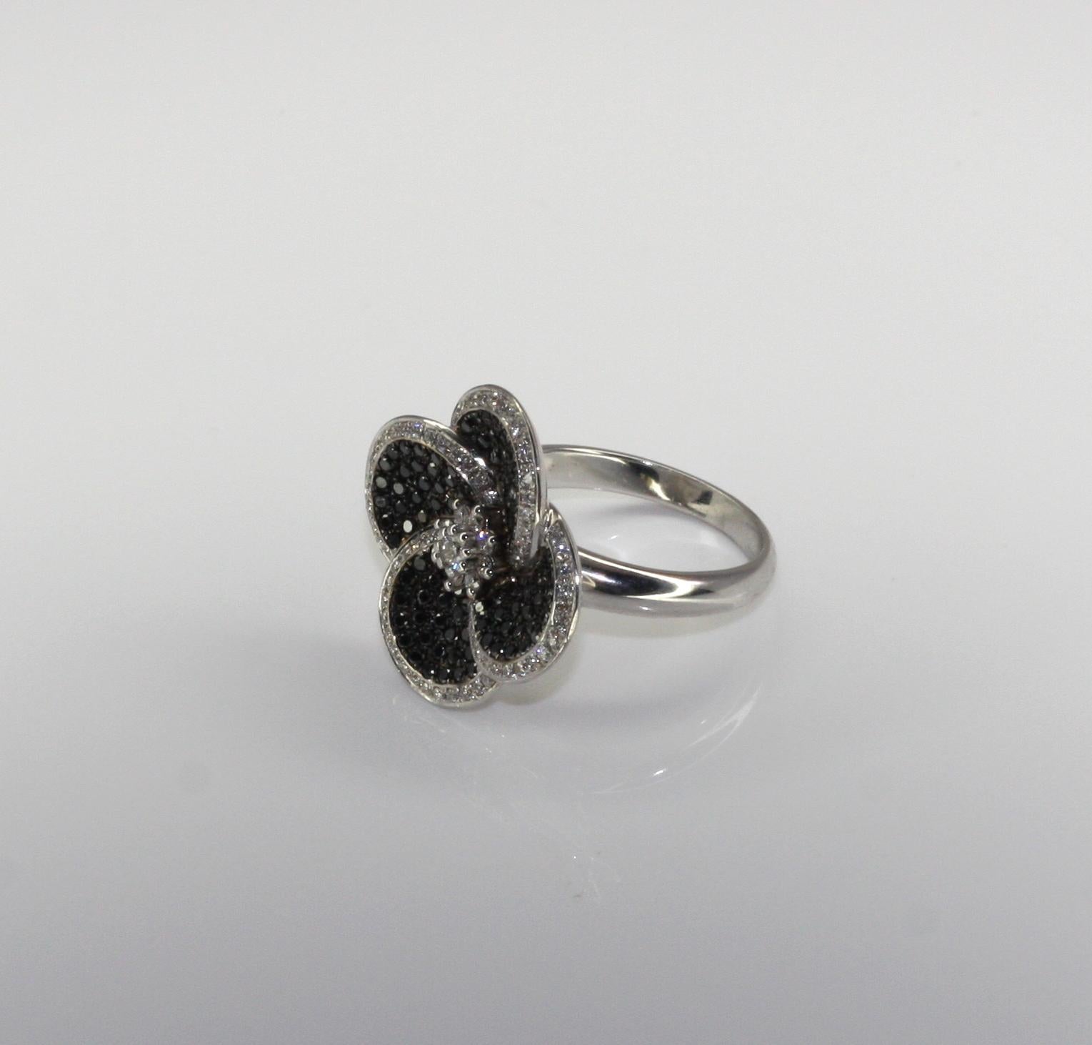 Georgios Collections 18 Karat White Gold Ring with White and Black Diamond In New Condition For Sale In Astoria, NY