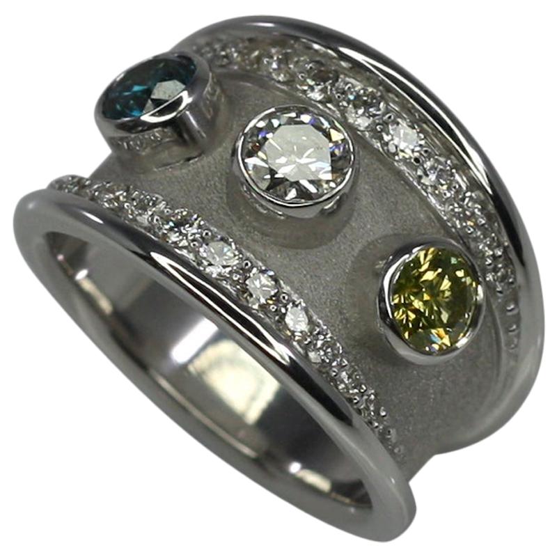 Georgios Collections 18 Karat Weißgold Ring mit gelb-blau-weißen Diamanten