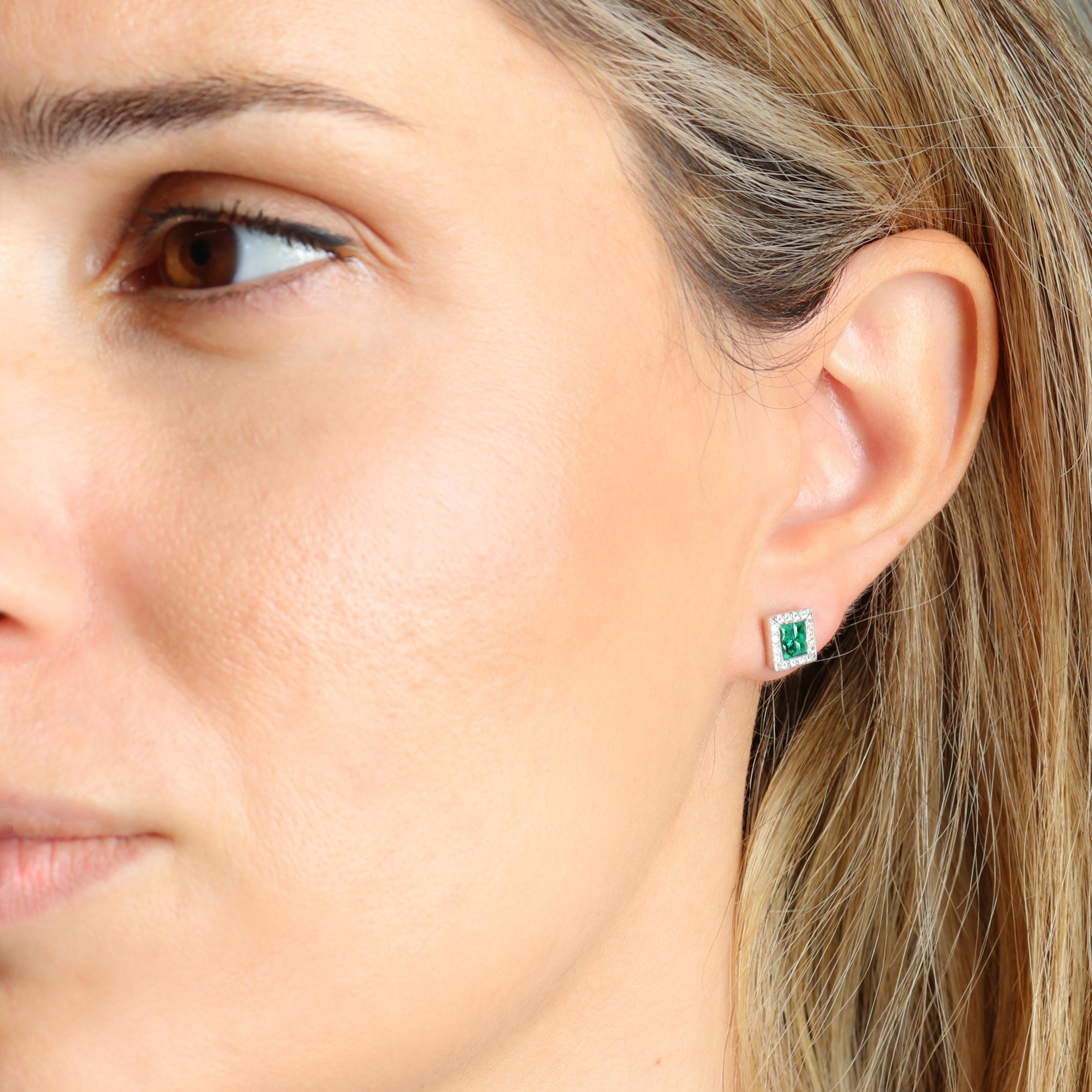 Georgios Collections Boucles d'oreilles en or blanc 18 carats avec émeraudes carrées et diamants en vente 4