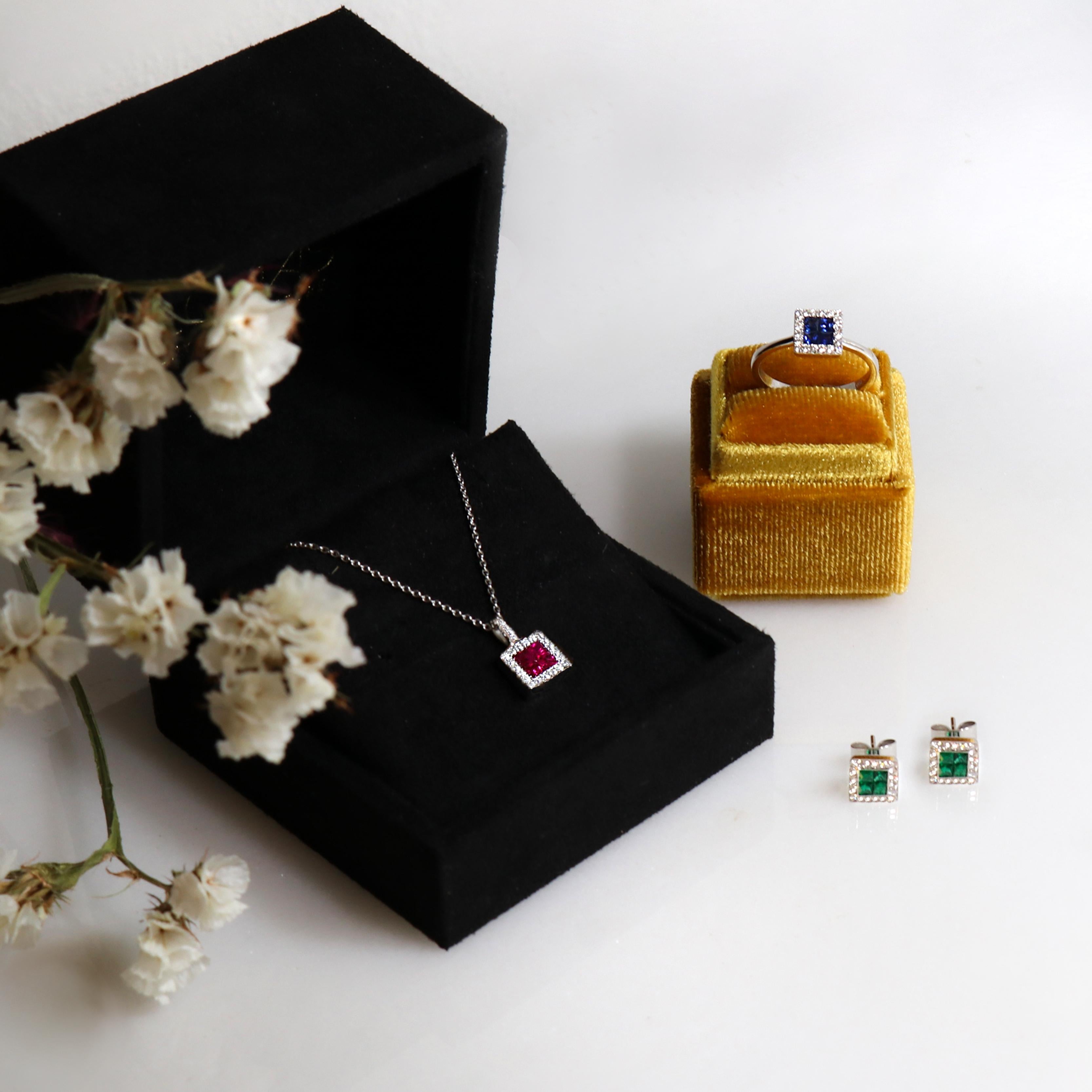 Georgios Collections Boucles d'oreilles en or blanc 18 carats avec émeraudes carrées et diamants en vente 1