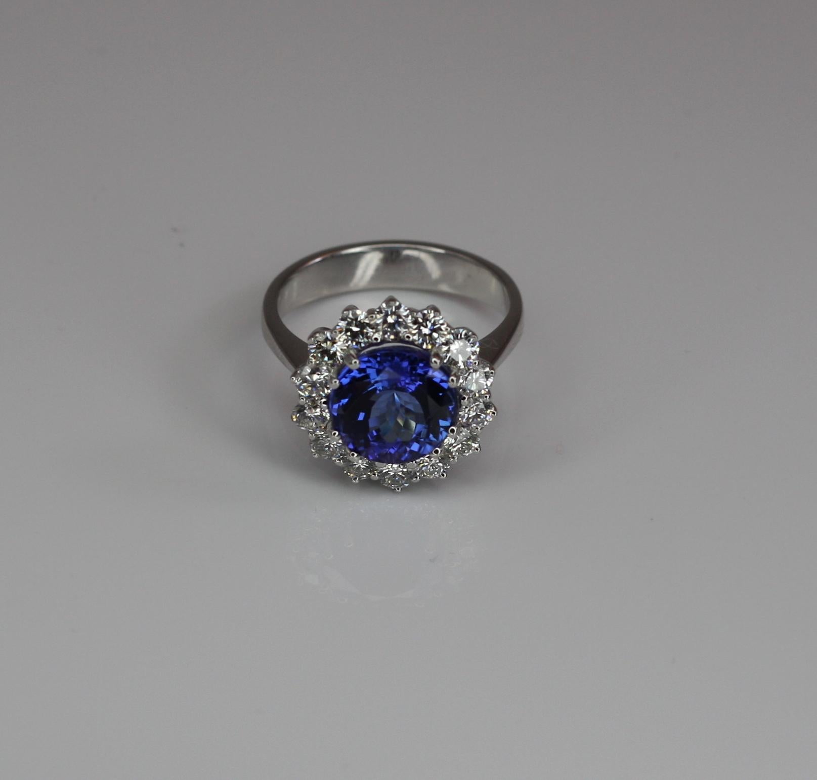Georgios Collections Bague rosette en or blanc 18 carats, tanzanite et diamants en vente 6