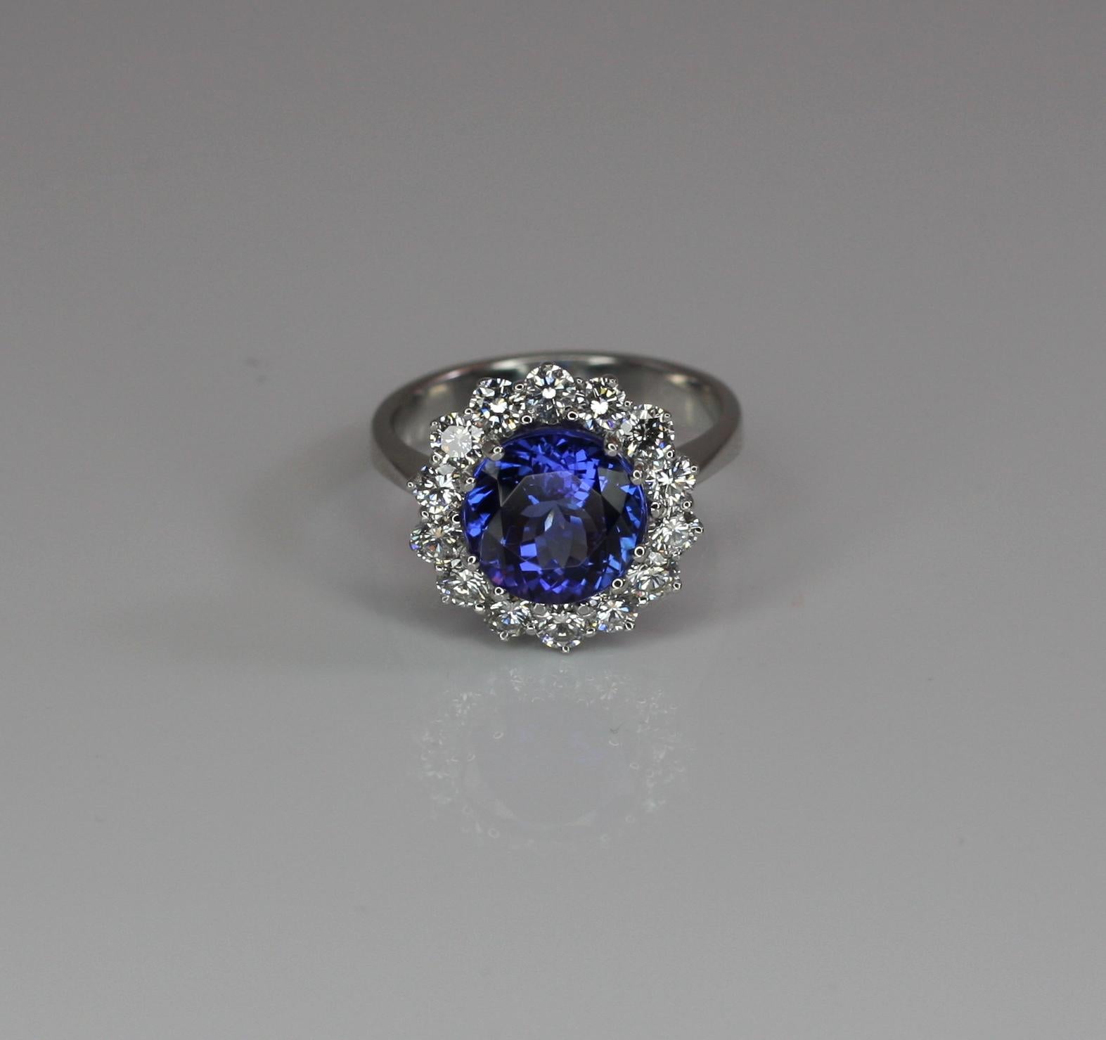 Georgios Collections Bague rosette en or blanc 18 carats, tanzanite et diamants en vente 7