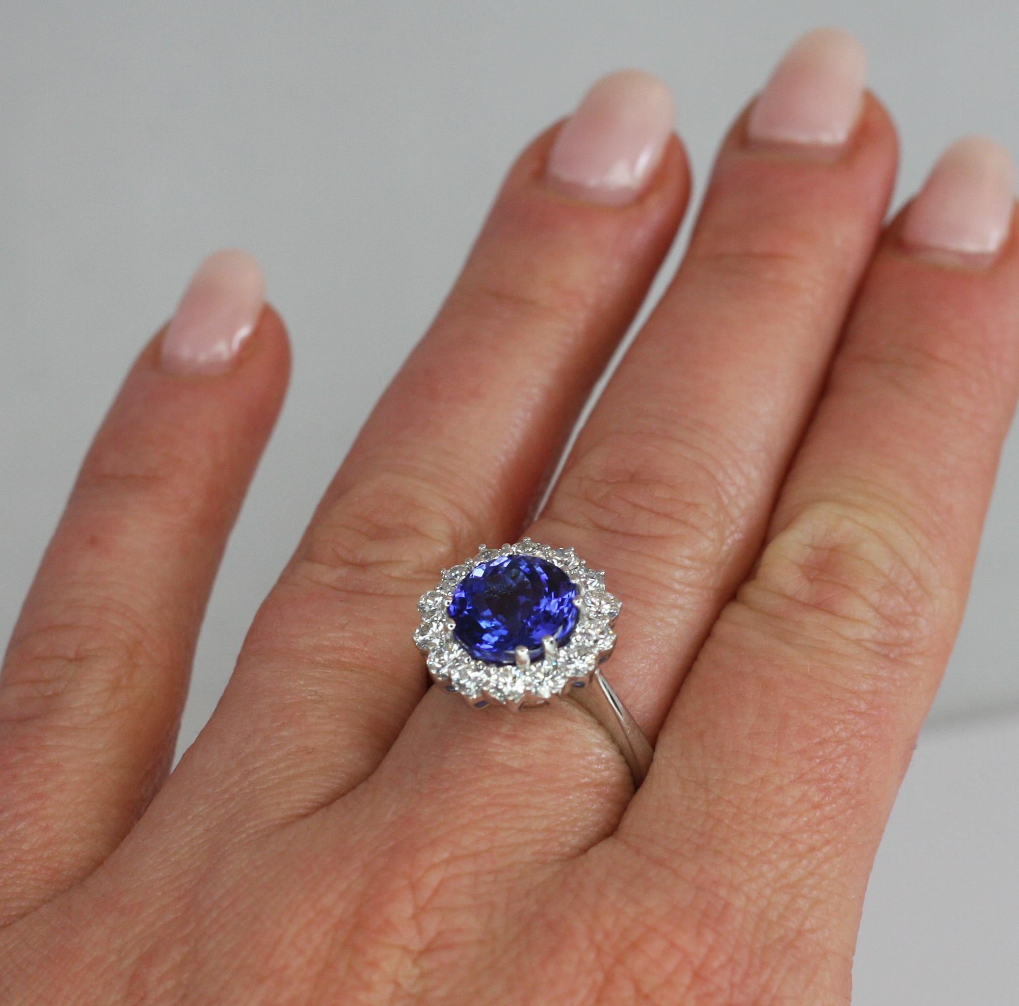 Georgios Collections Bague rosette en or blanc 18 carats, tanzanite et diamants en vente 9