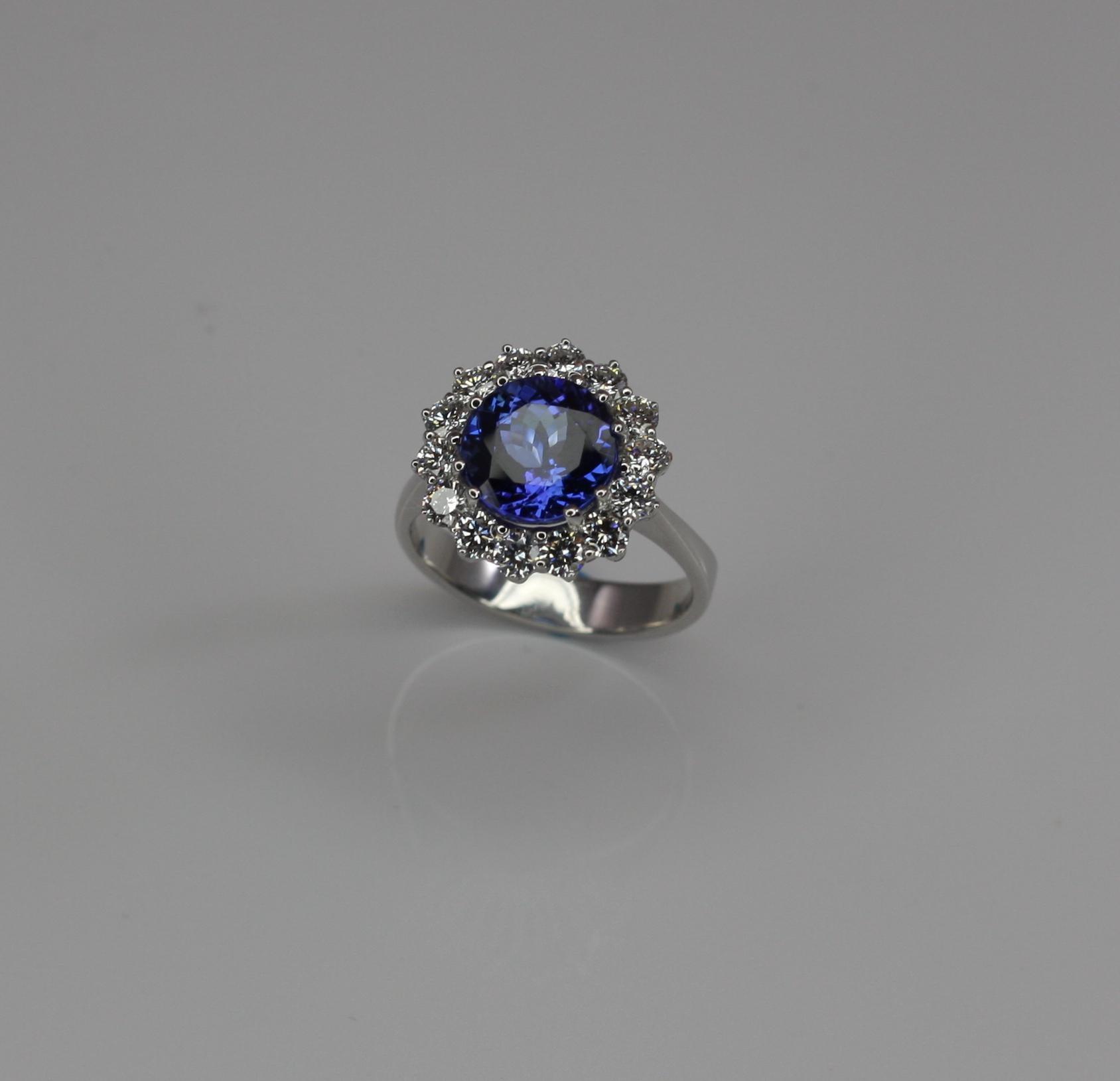 Contemporain Georgios Collections Bague rosette en or blanc 18 carats, tanzanite et diamants en vente