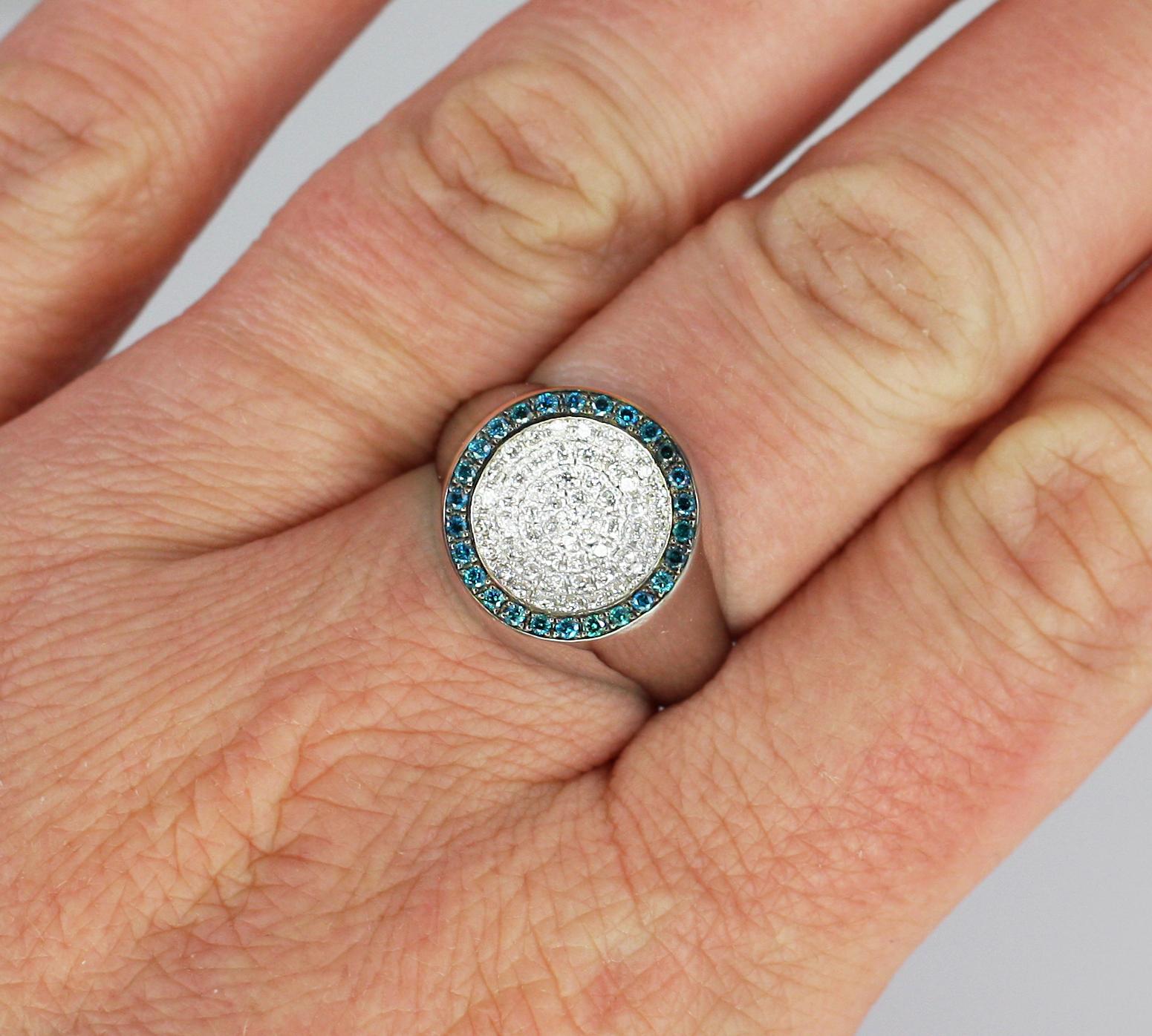 Georgios Collections Bague à anneau rond en or blanc 18 carats avec diamants blancs et bleus en vente 10
