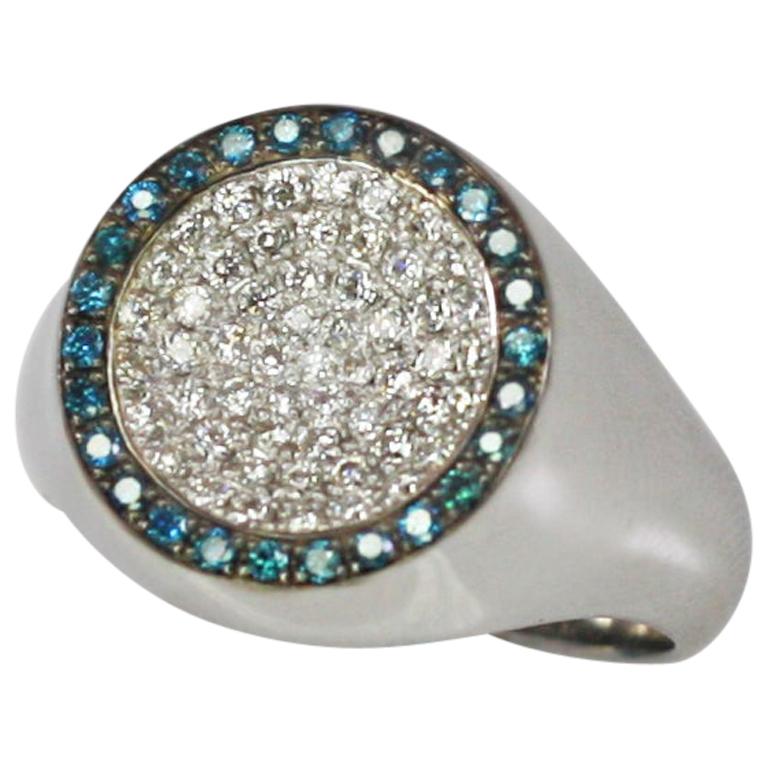 Georgios Collections Bague à anneau rond en or blanc 18 carats avec diamants blancs et bleus en vente