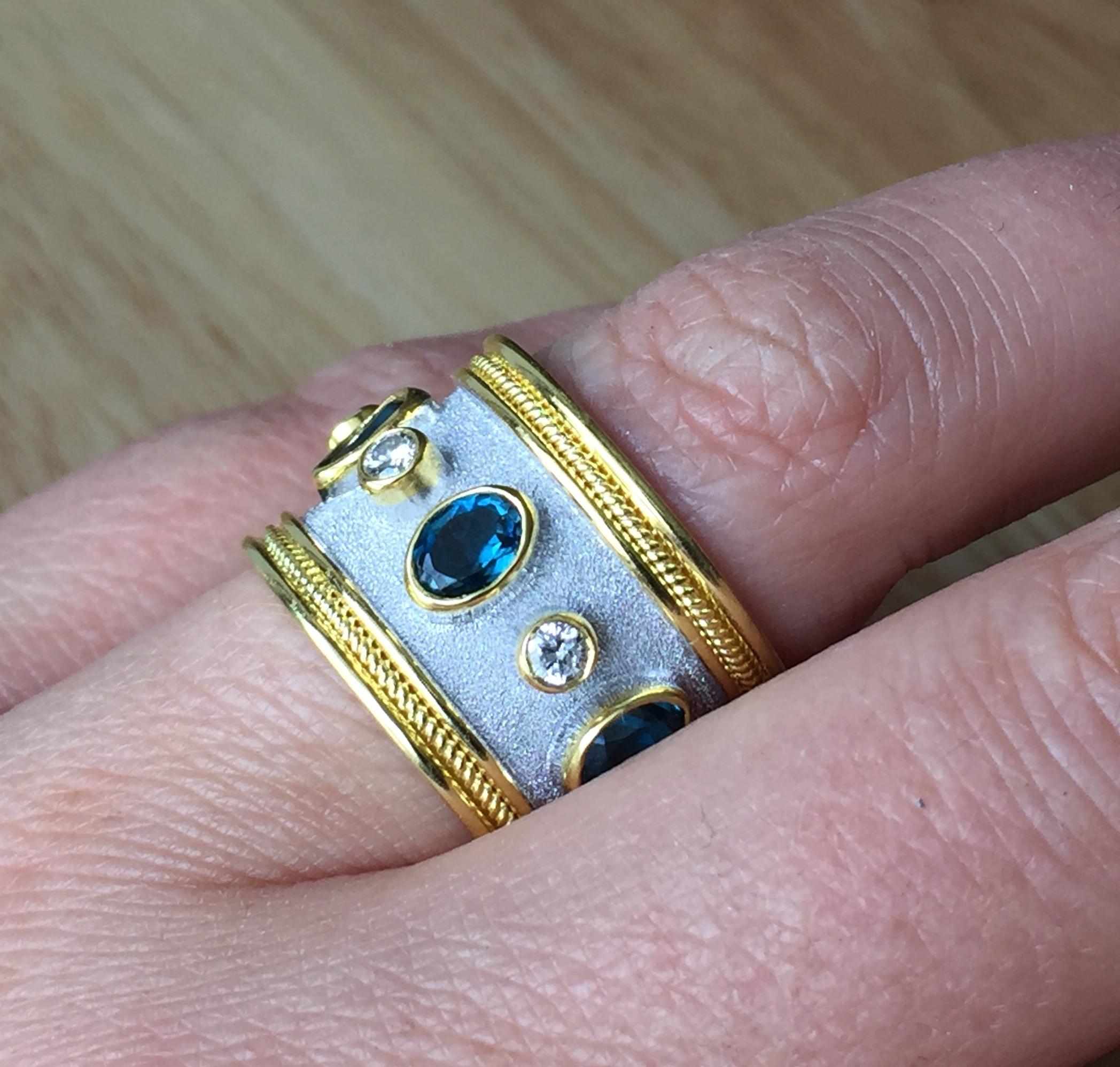 Georgios Kollektionen 18 Karat Gelbgold Weißer Rhodium Diamant Topas breiter Ring (Ovalschliff) im Angebot