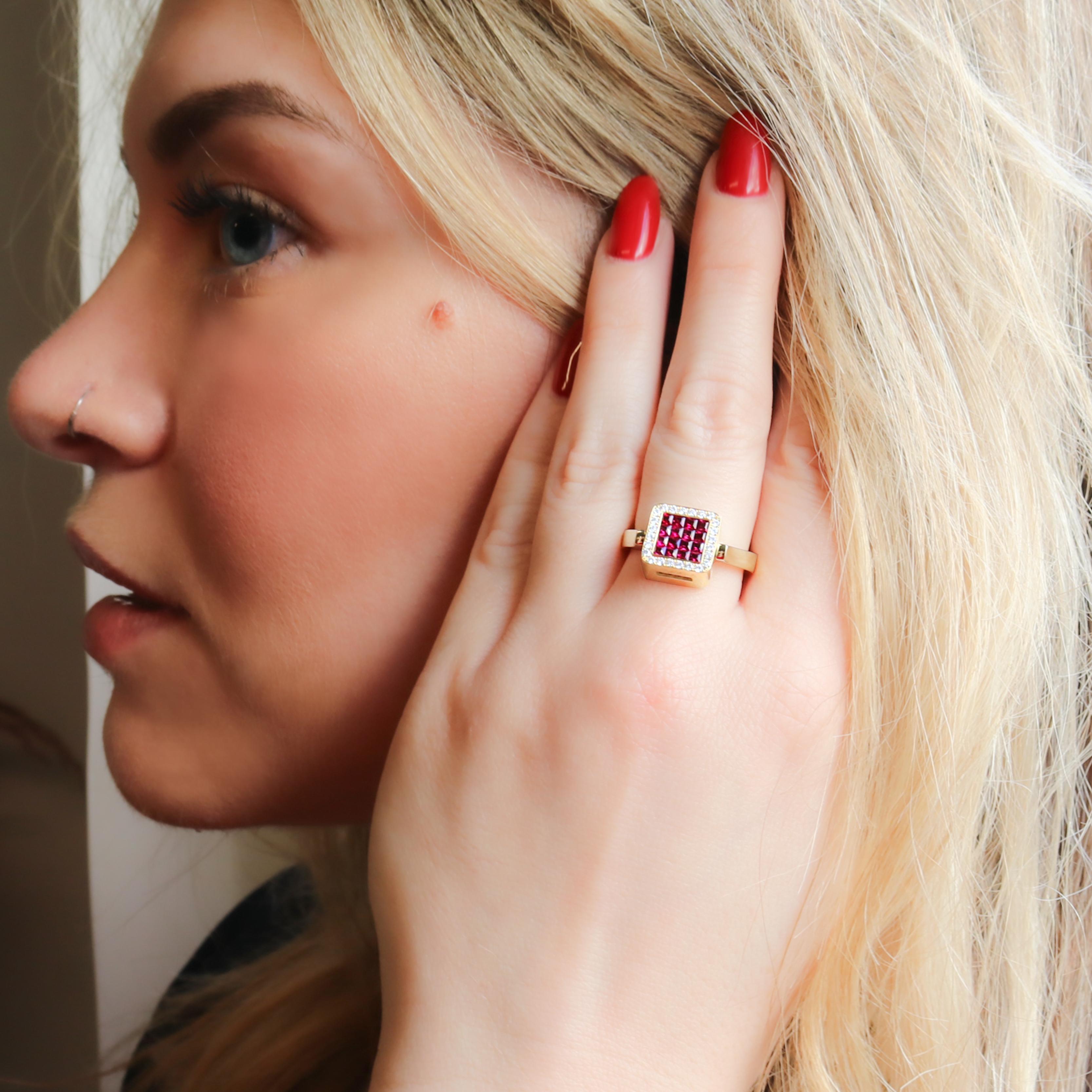 Georgios Collections 18 Karat Yellow Double Face Ring with Rubies and Sapphires in vendita 2
