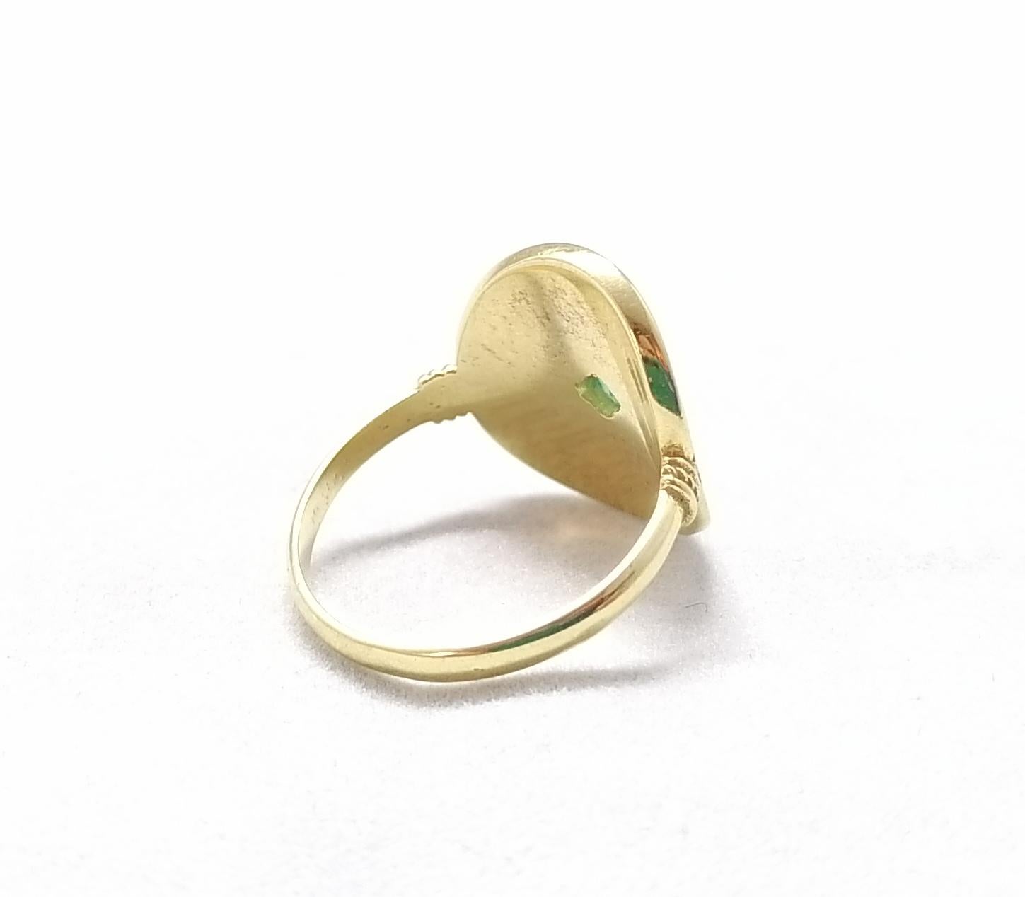 Georgios Collections Bague à anneau rond en or jaune 18 carats et émeraude rhodiée Neuf - En vente à Astoria, NY