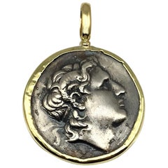 Georgios Collections Münzanhänger aus 18 Karat Gelbgold und Silber von Alexandros