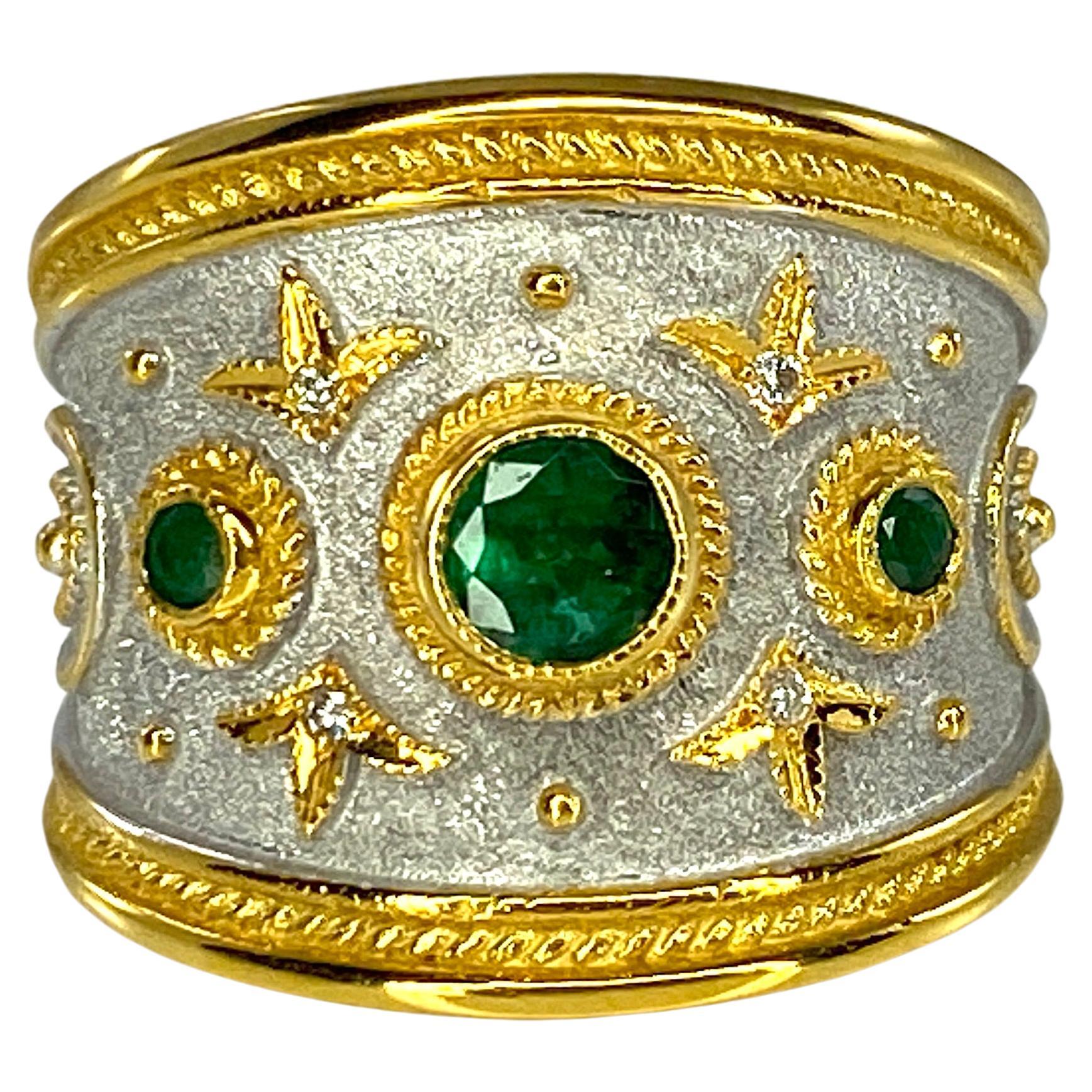 Georgios Kollektionen Smaragdring aus 18 Karat Gelbgold und weißem Rhodium mit Diamanten und Smaragden