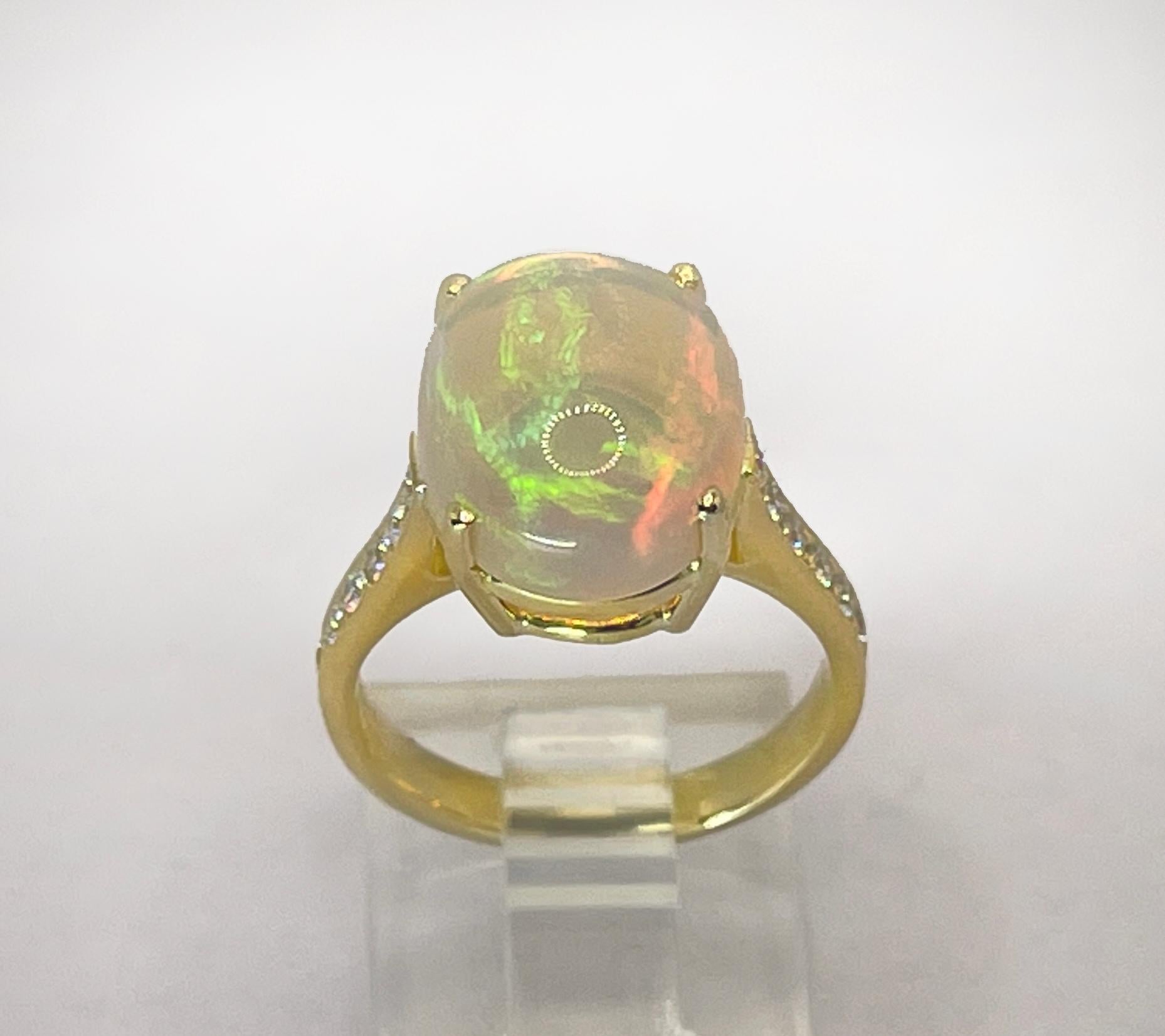Georgios Collections Australischer Opal-Diamant-Ring aus 18 Karat Gelbgold (Zeitgenössisch) im Angebot