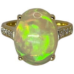 Georgios Collections Australischer Opal-Diamant-Ring aus 18 Karat Gelbgold