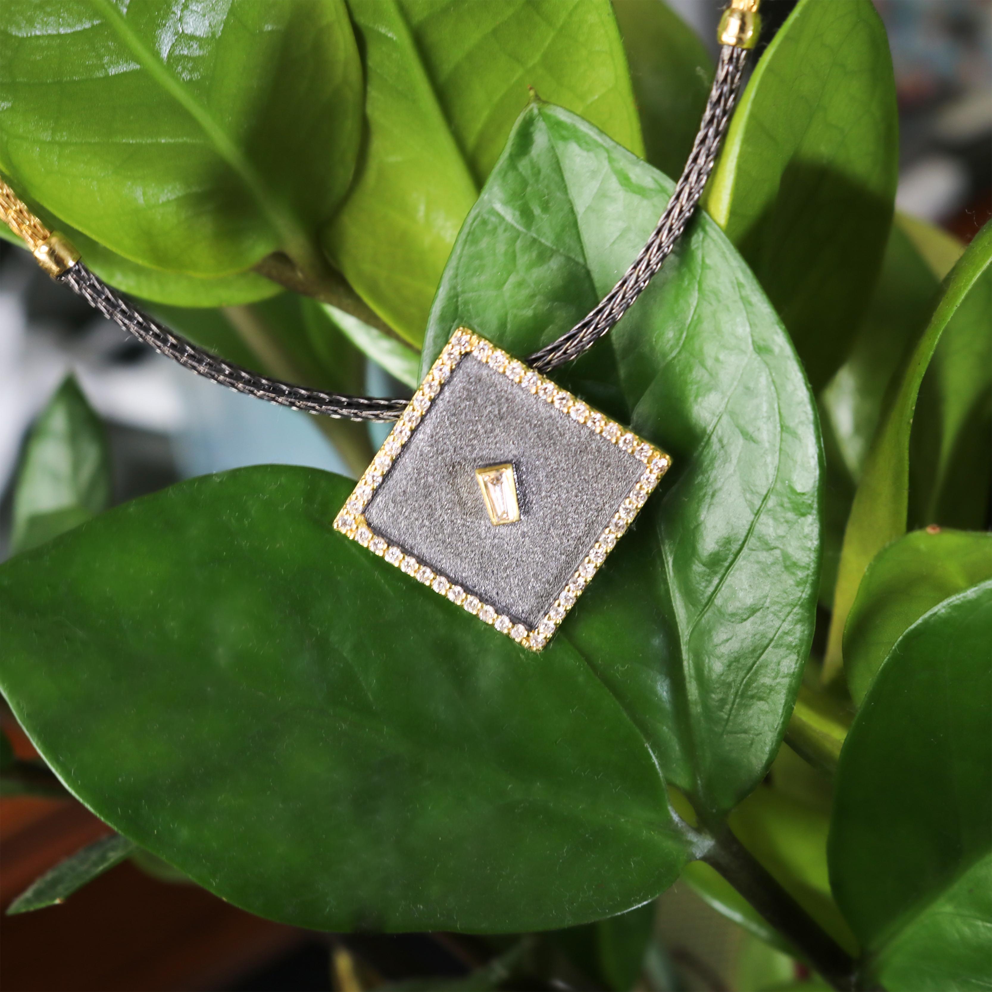 Georgios Collections Pendentif en or jaune 18 carats avec diamants baguettes et rhodium Neuf - En vente à Astoria, NY